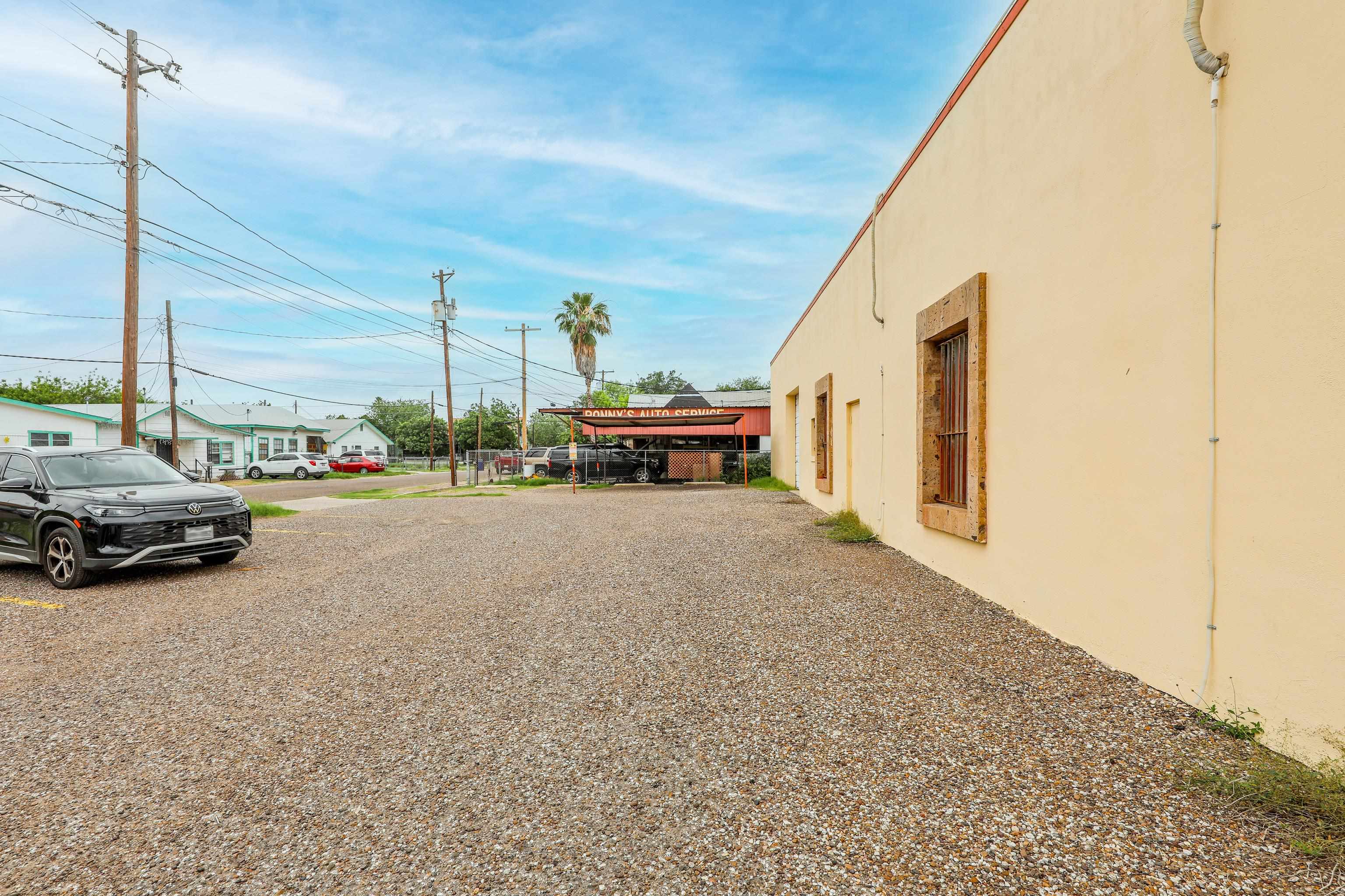 2606 San Bernardo Ave Property Photo 8
