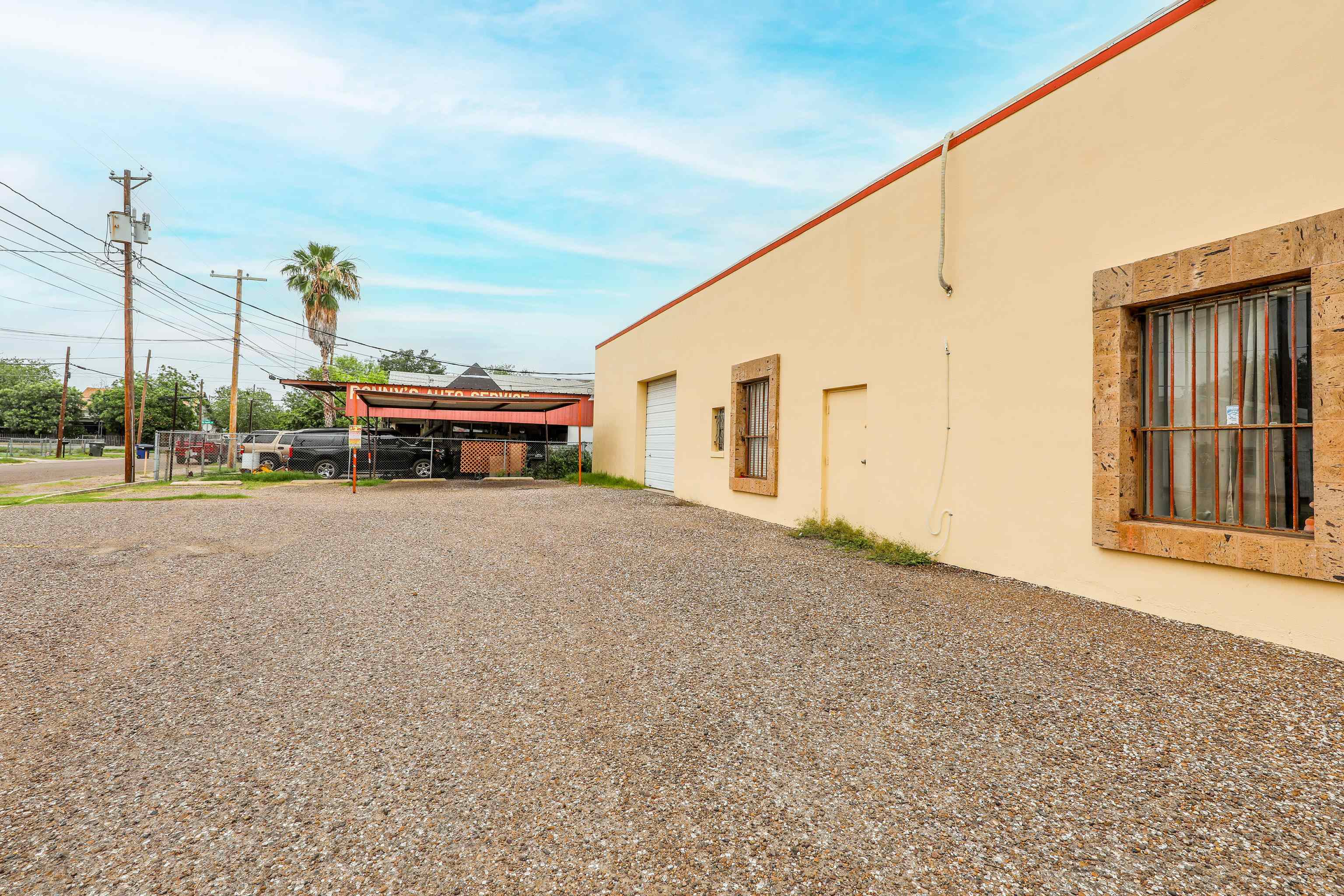 2606 San Bernardo Ave Property Photo 10