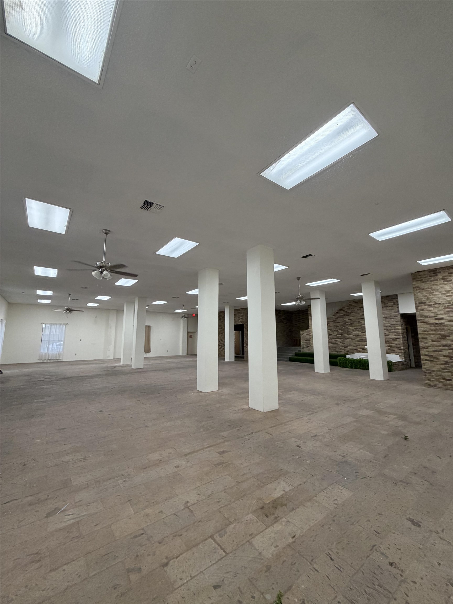 2606 San Bernardo Ave Property Photo 16