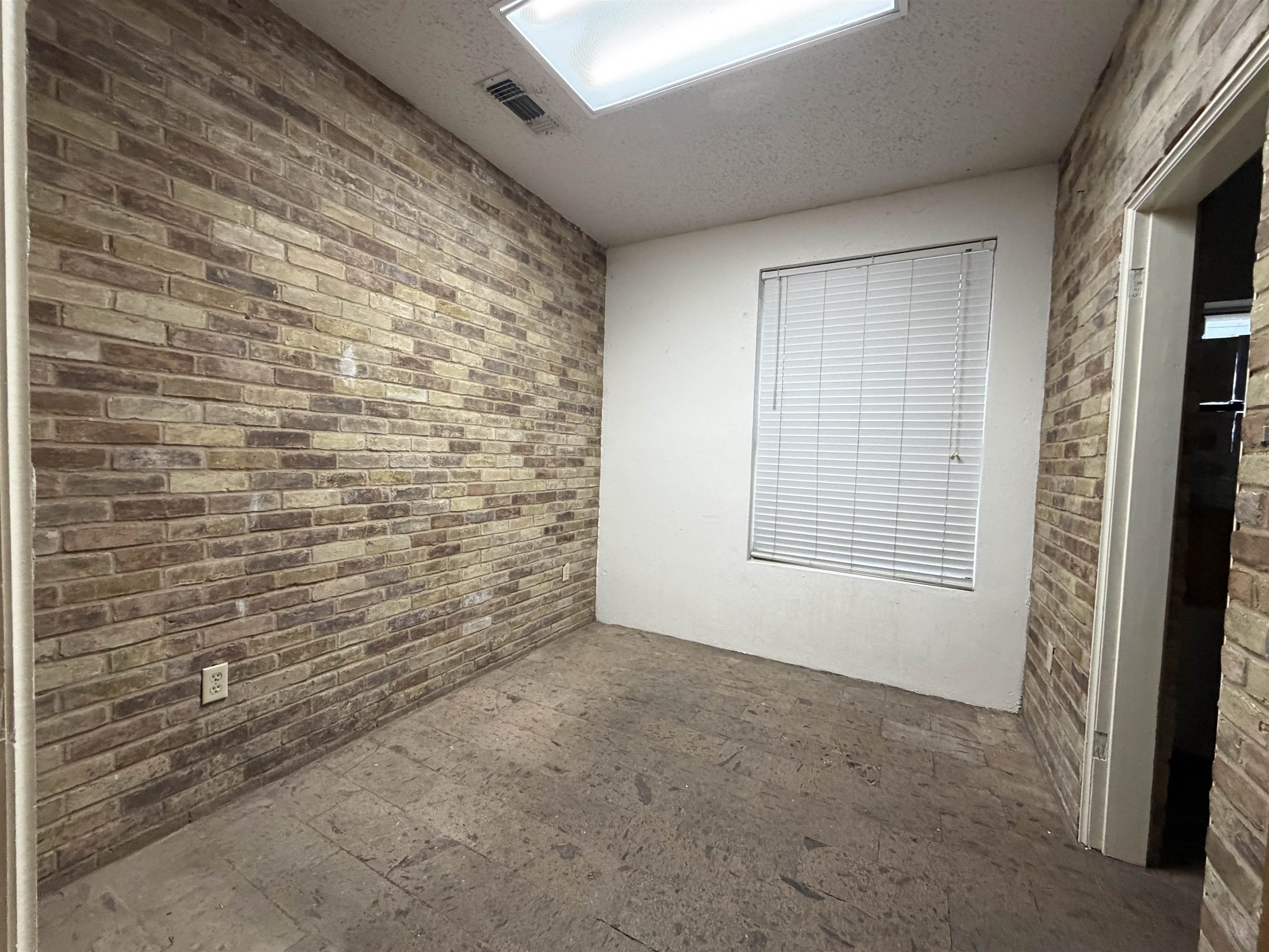 2606 San Bernardo Ave Property Photo 22