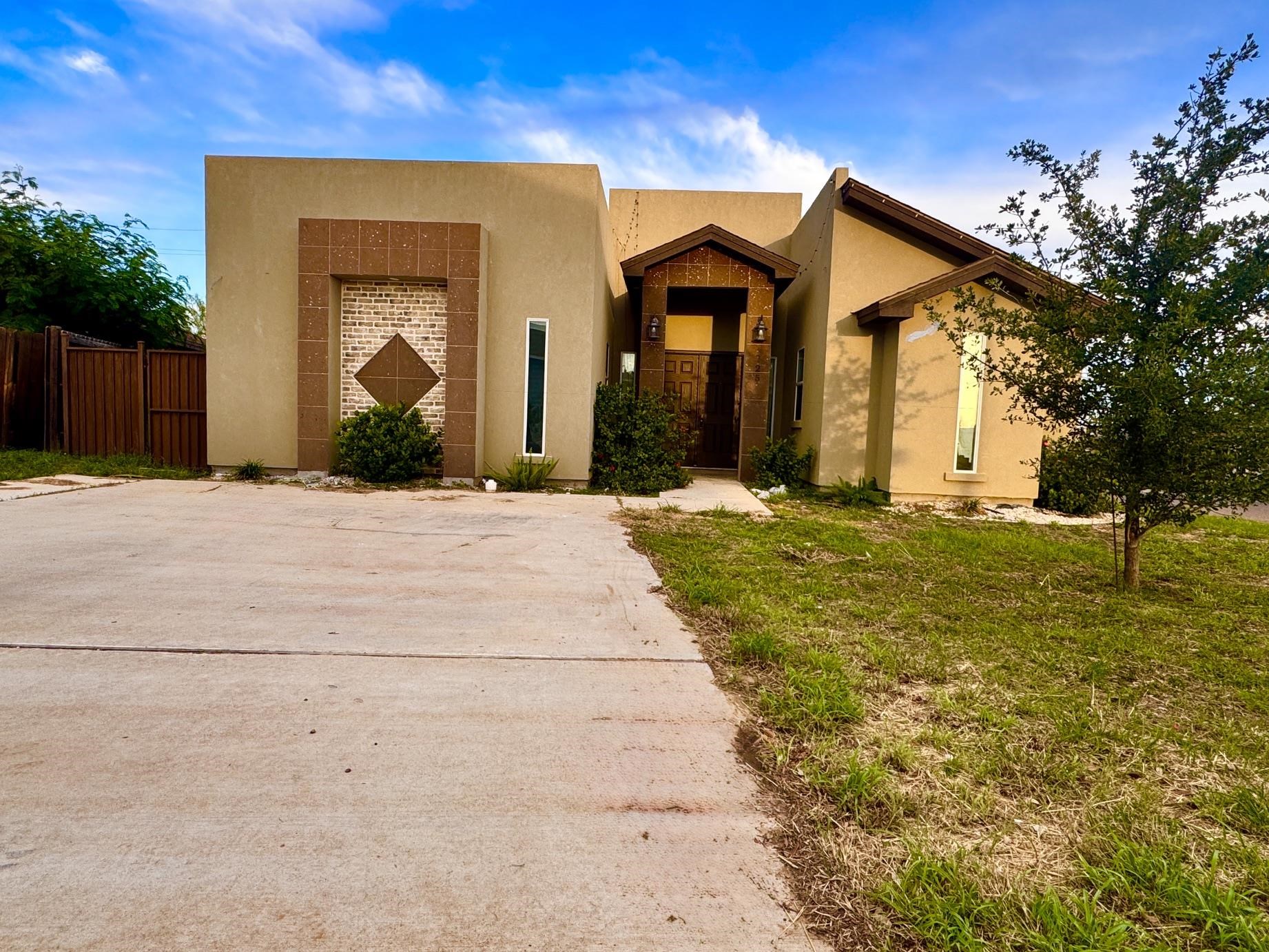 4725 Los Laureles Ln Property Photo 1