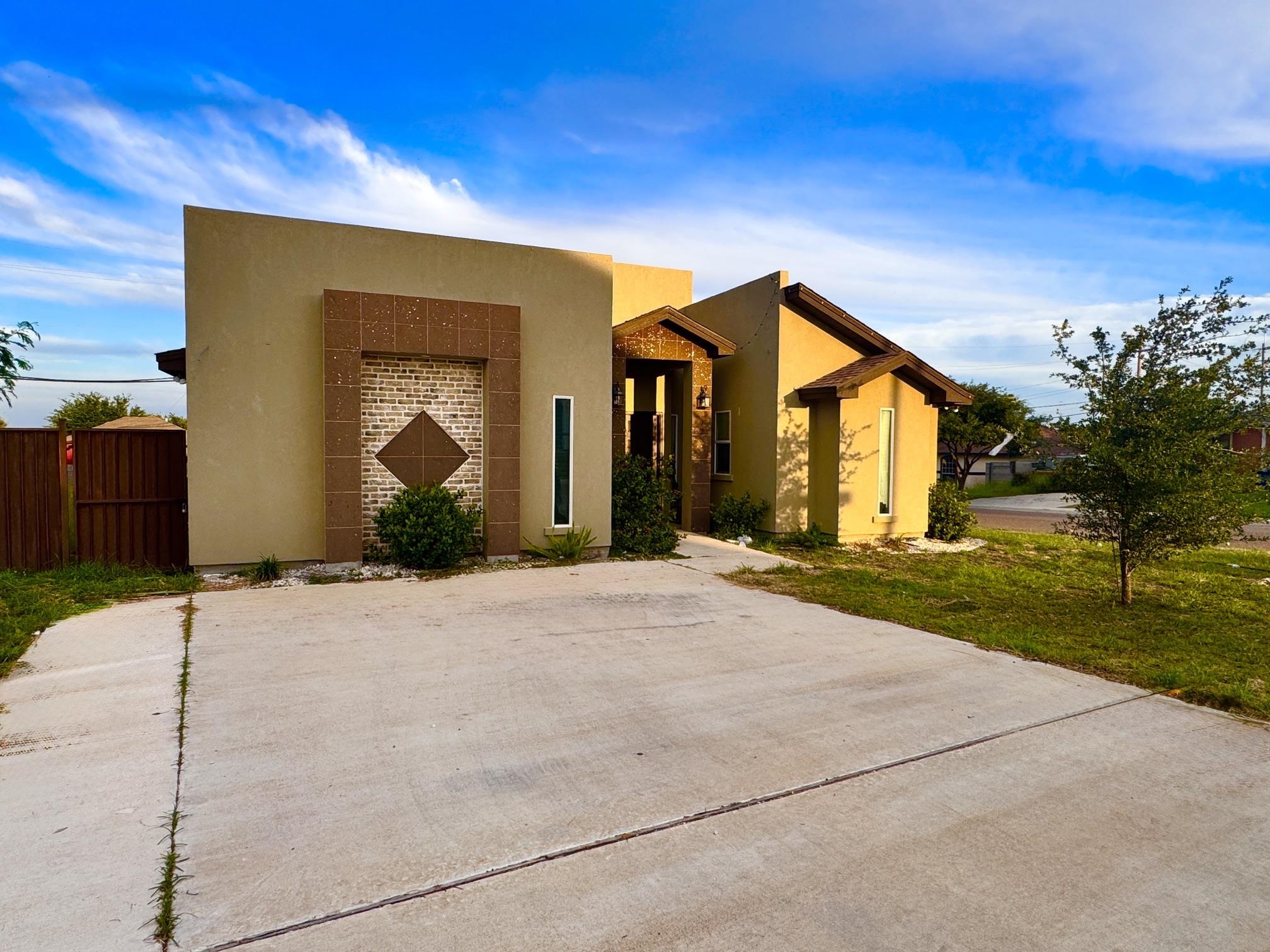 4725 Los Laureles Ln Property Photo 3