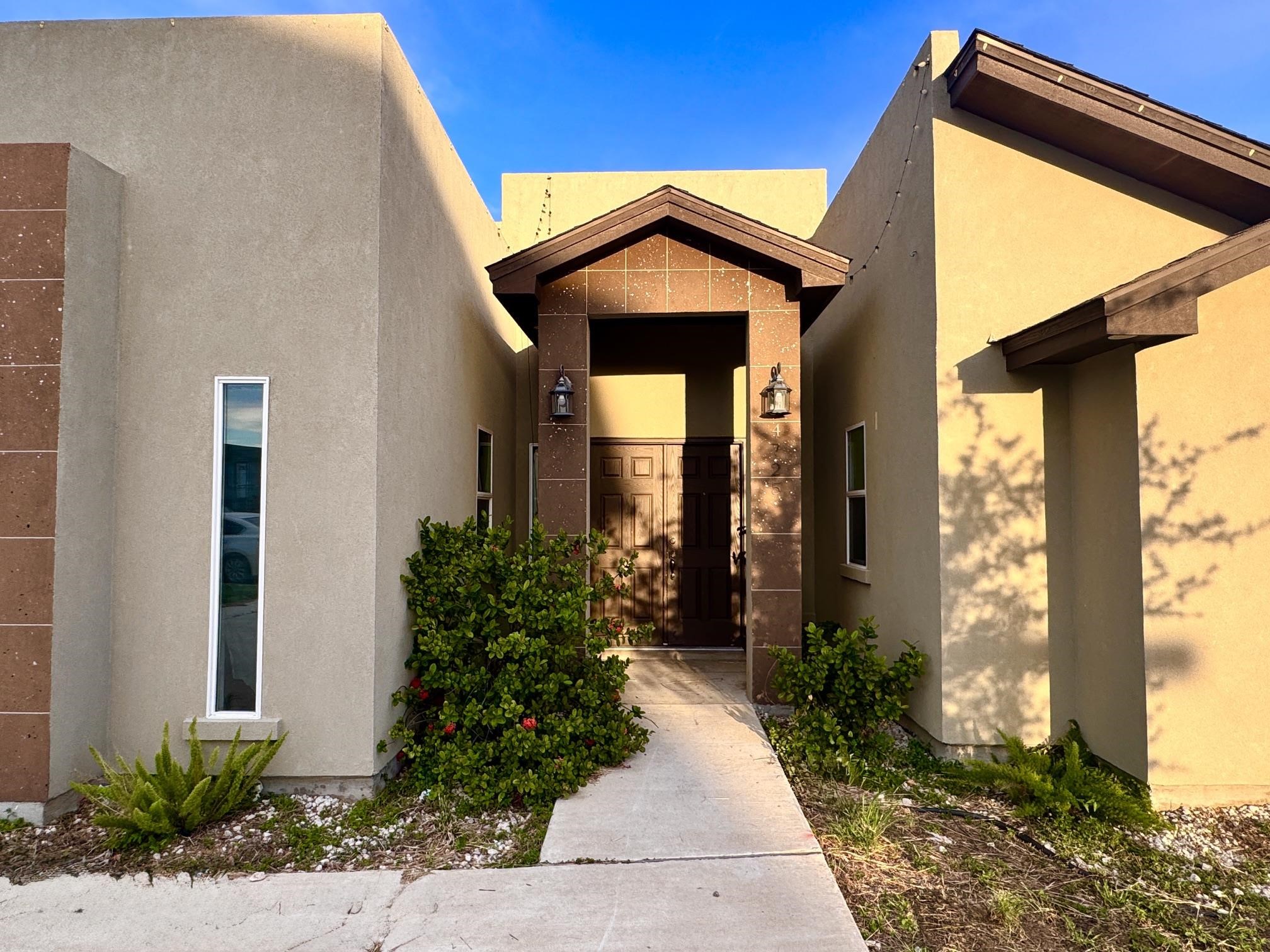 4725 Los Laureles Ln Property Photo 4