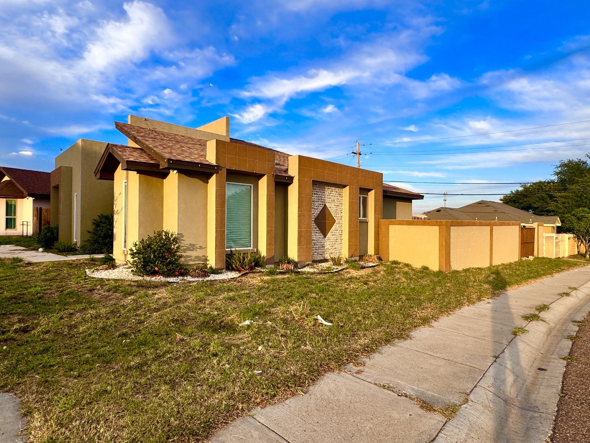 4725 Los Laureles Ln Property Photo 7
