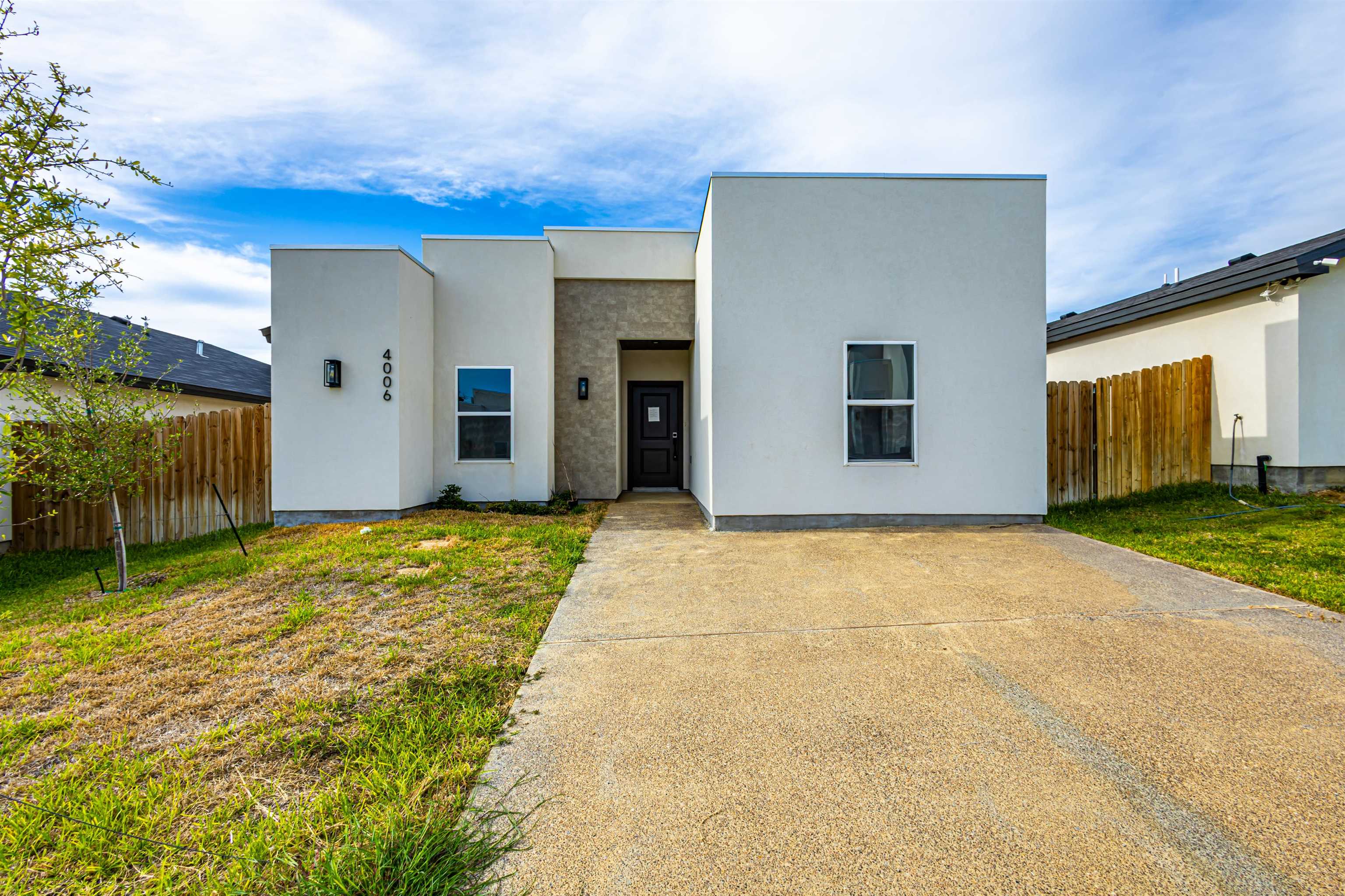 4006 Ave Fenix Dr. Property Photo 1
