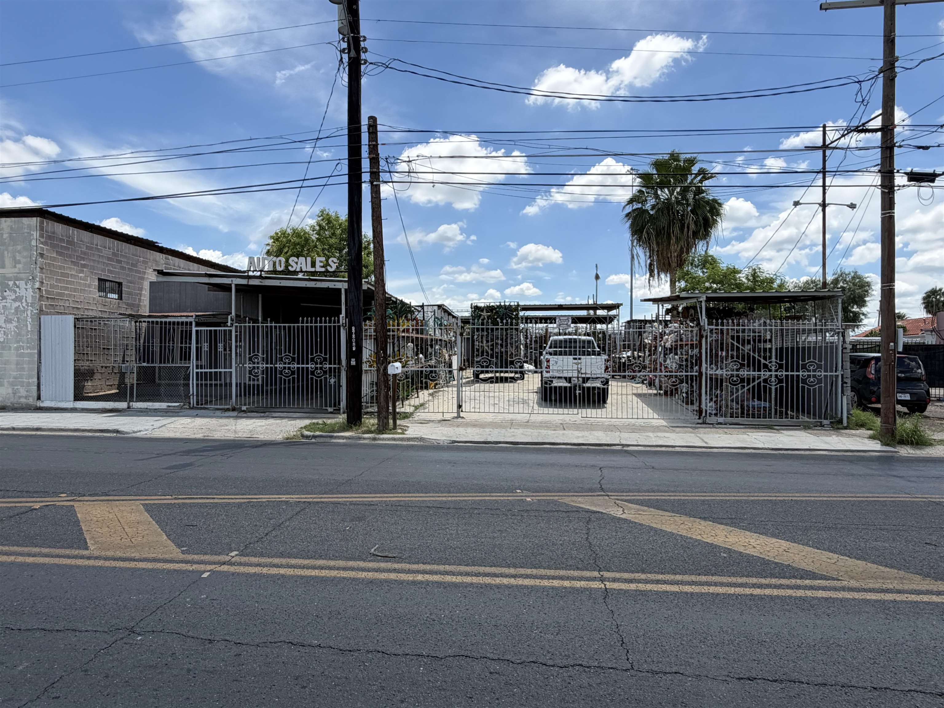 1911 San Bernardo Ave Property Photo 1