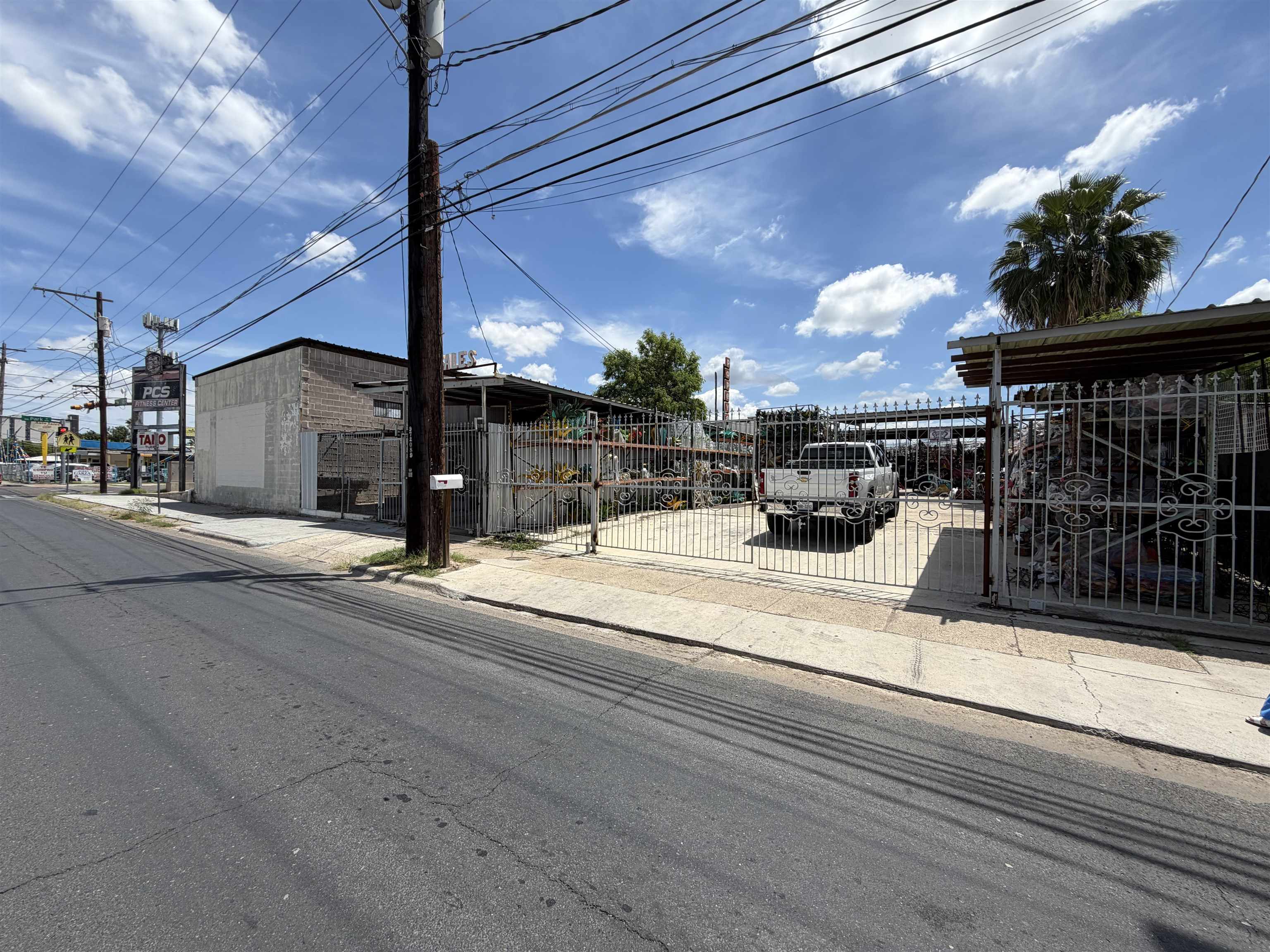 1911 San Bernardo Ave Property Photo 2