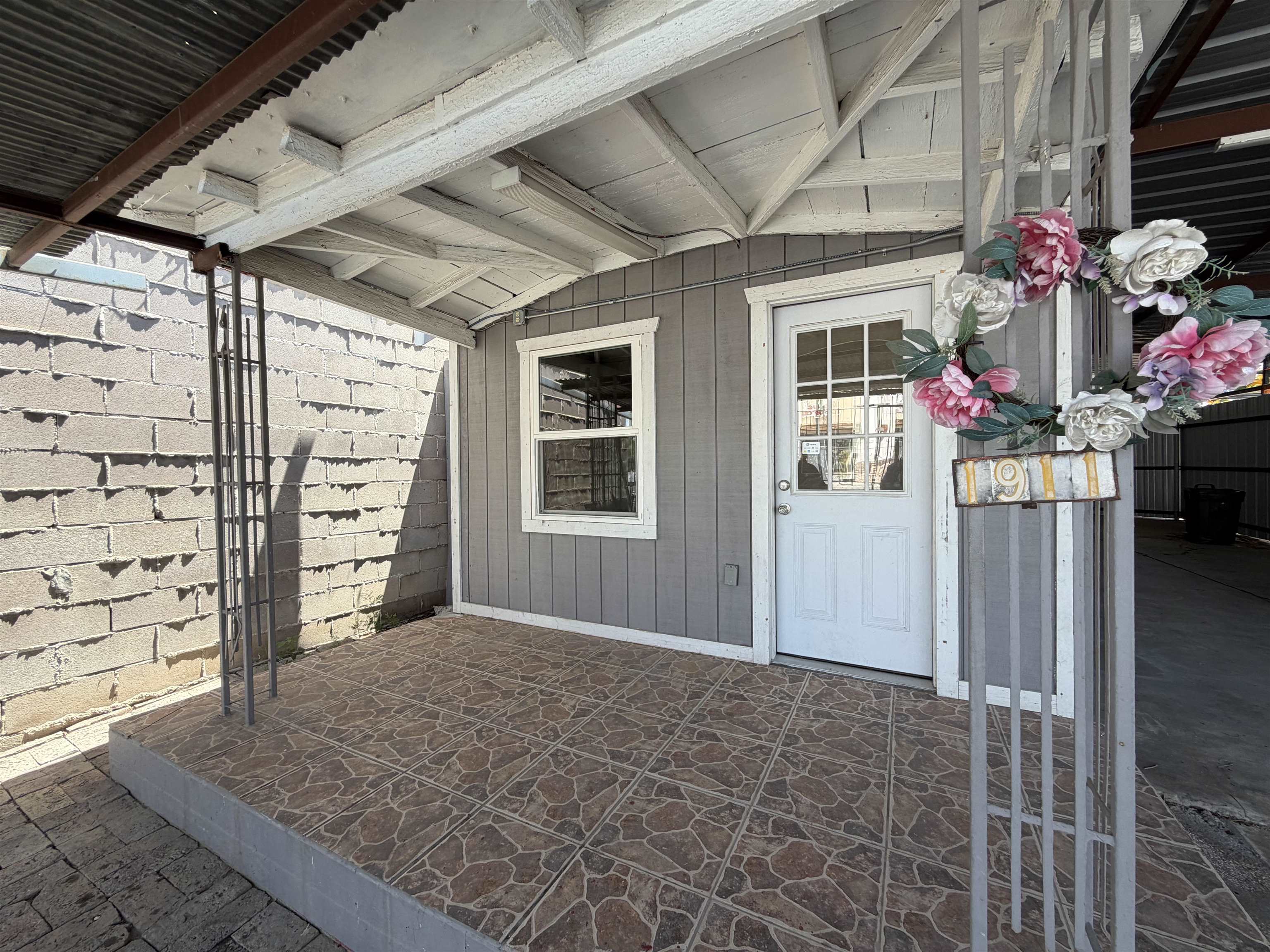1911 San Bernardo Ave Property Photo 3