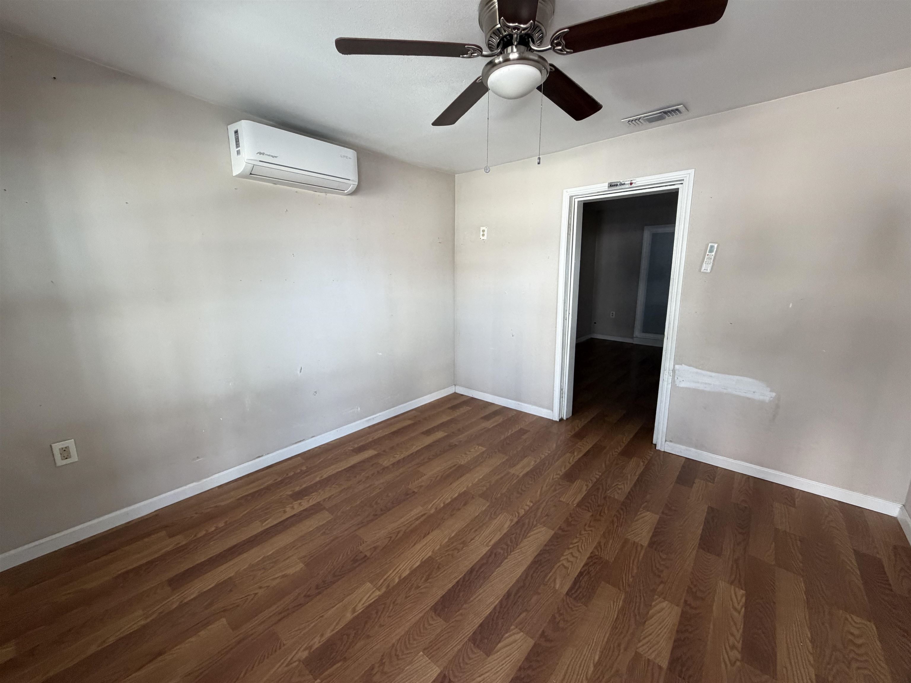 1911 San Bernardo Ave Property Photo 4