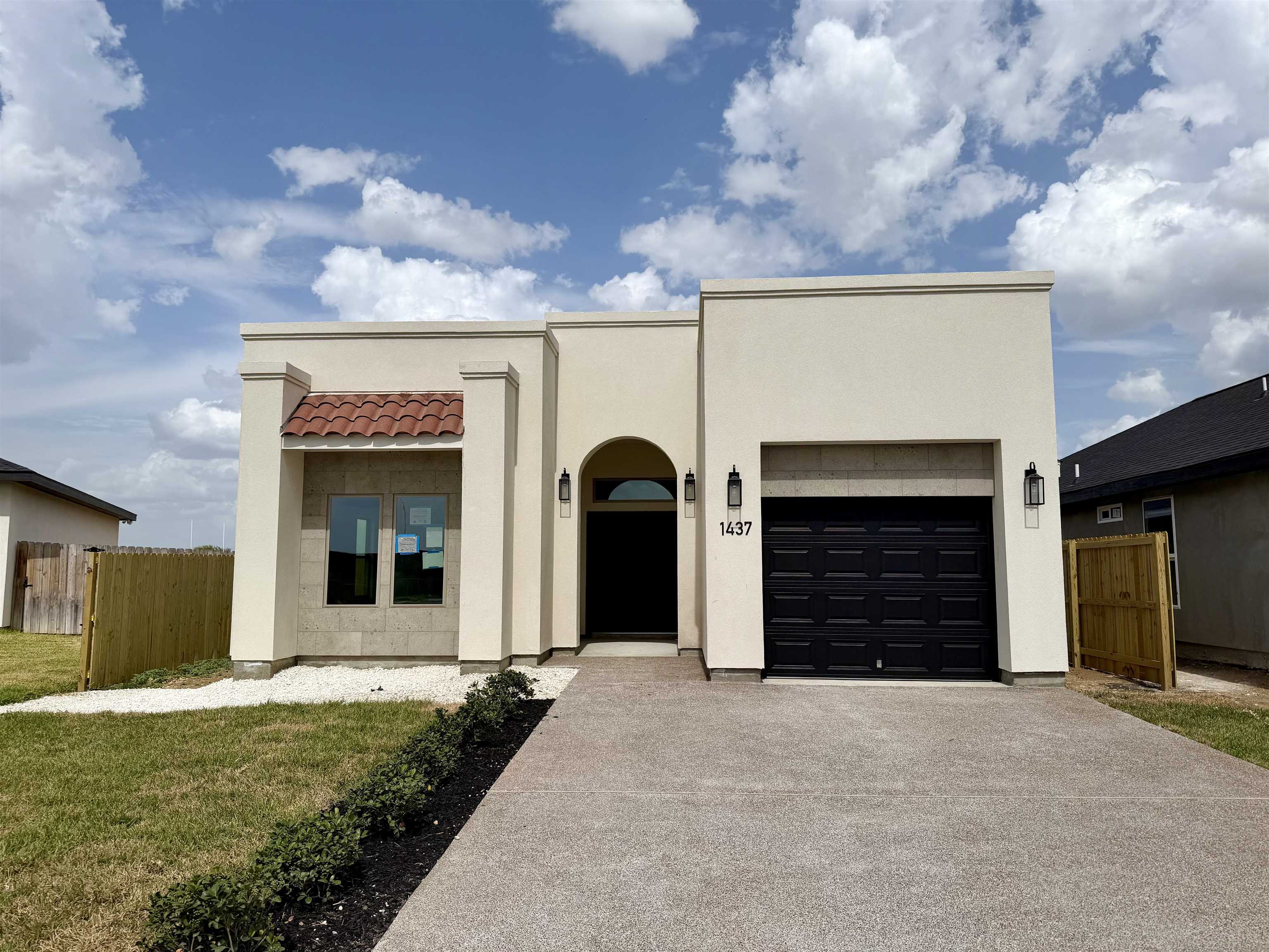 1437 El Caporal Dr. Property Photo 1
