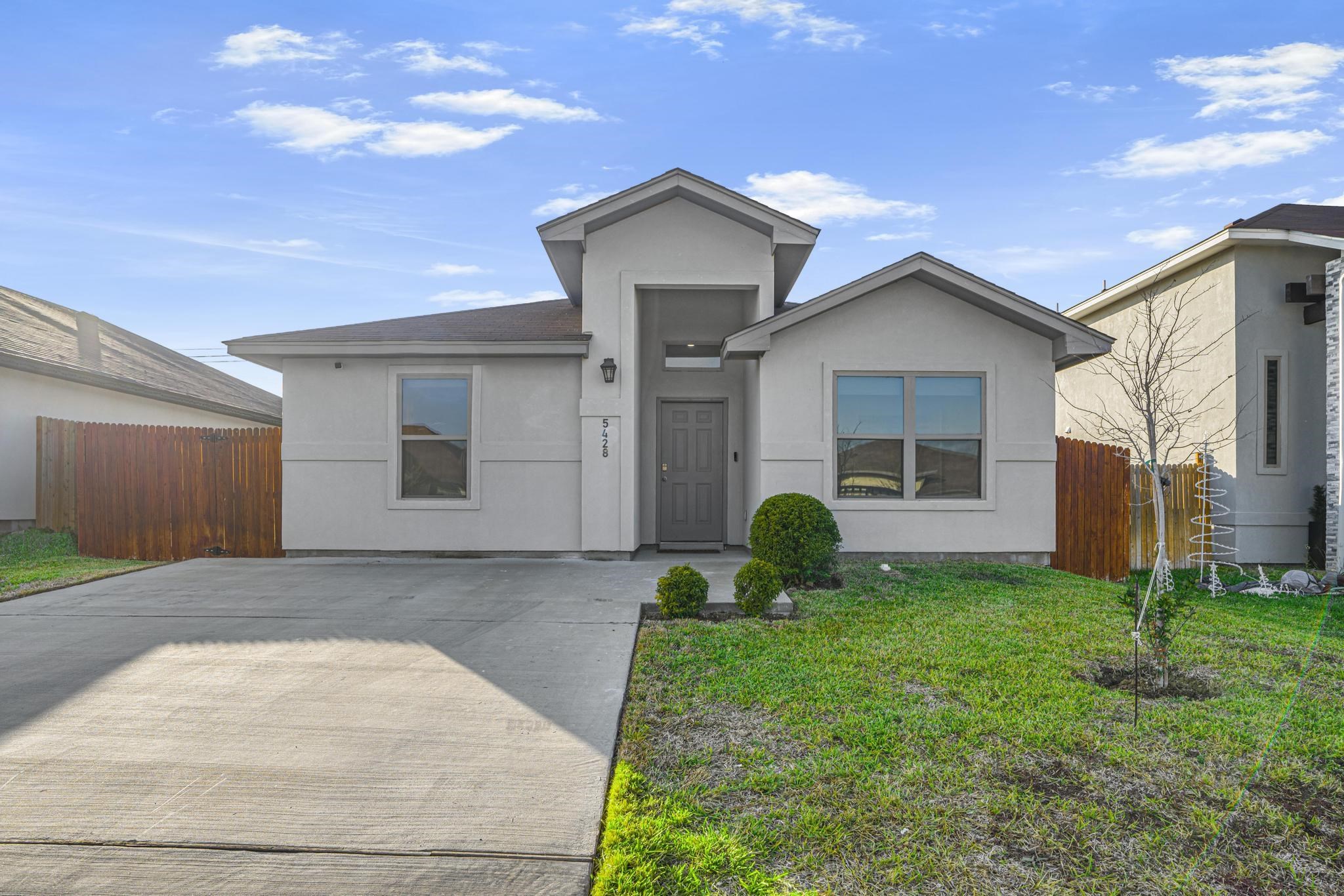 5428 Encanto Dr. Property Photo 1