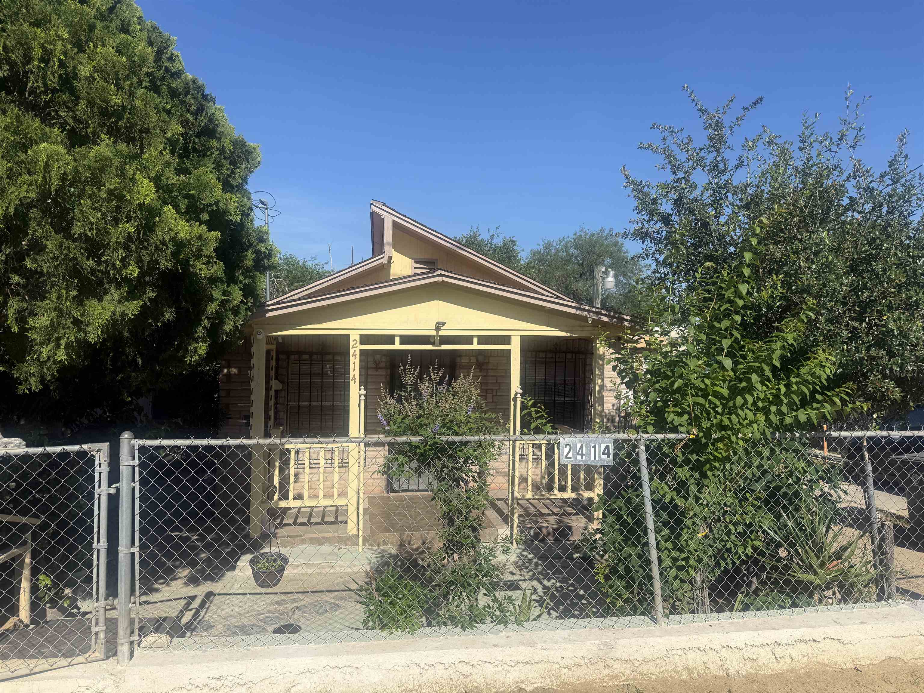 2414 Sanders Ave Property Photo 1