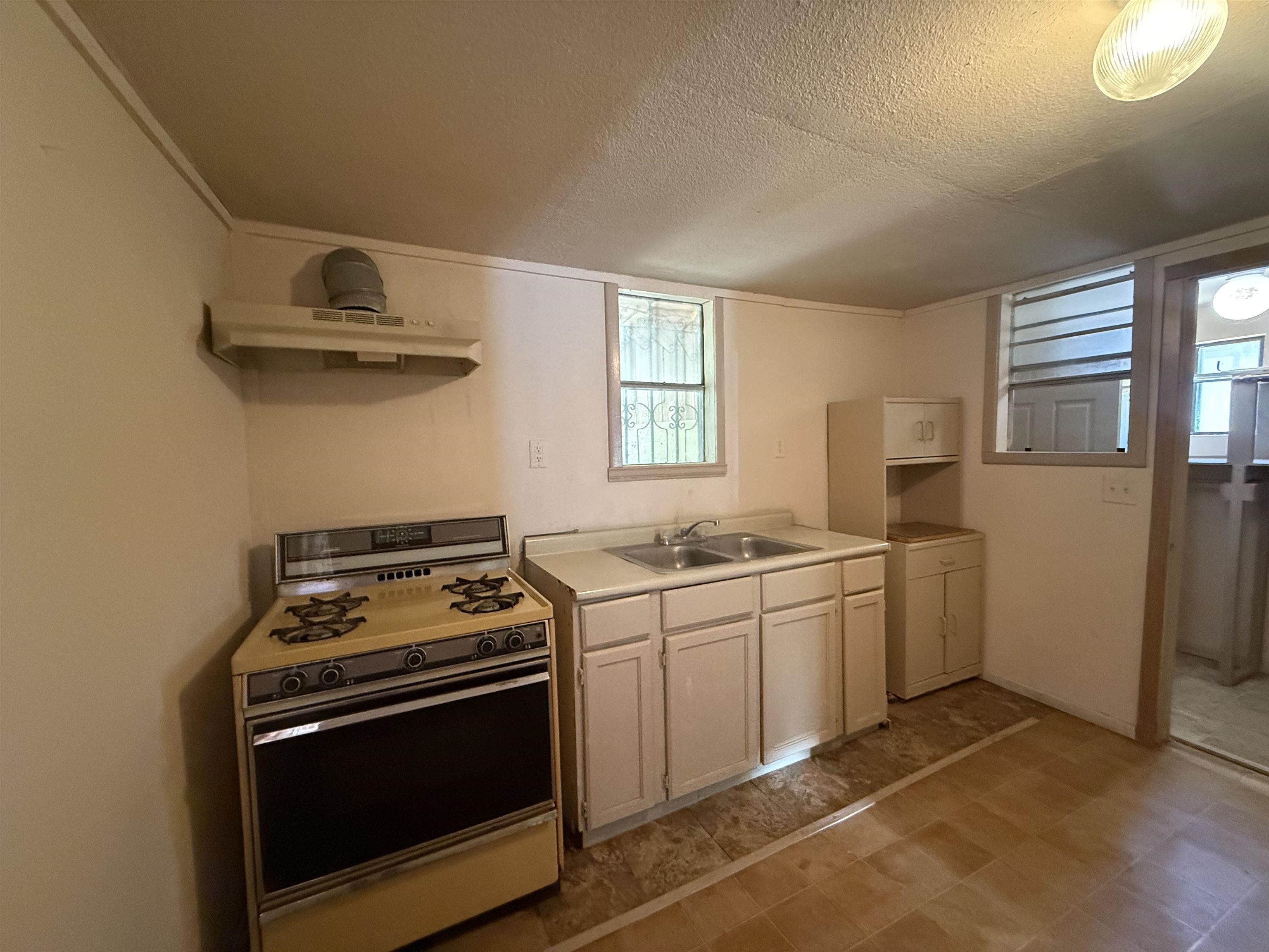 2414 Sanders Ave Property Photo 8