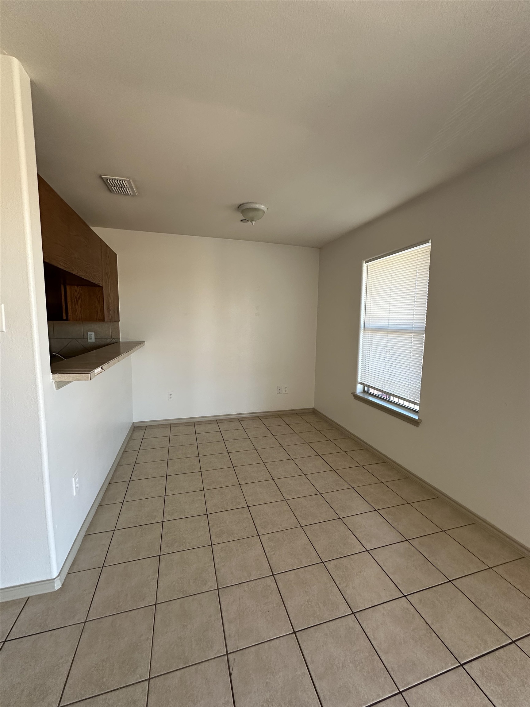 1610 E Plum St 35 Property Photo 3