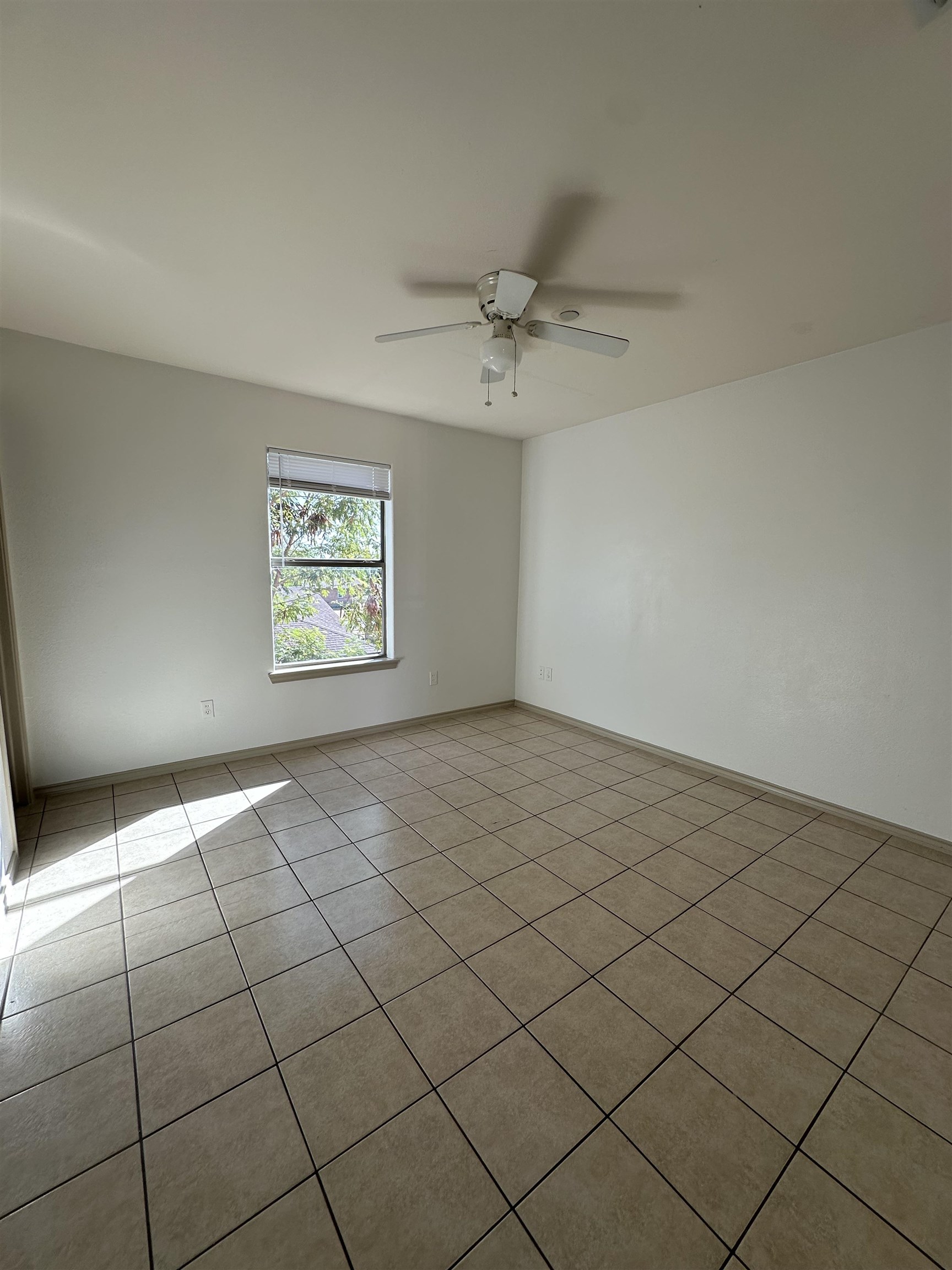 1610 E Plum St 35 Property Photo 6