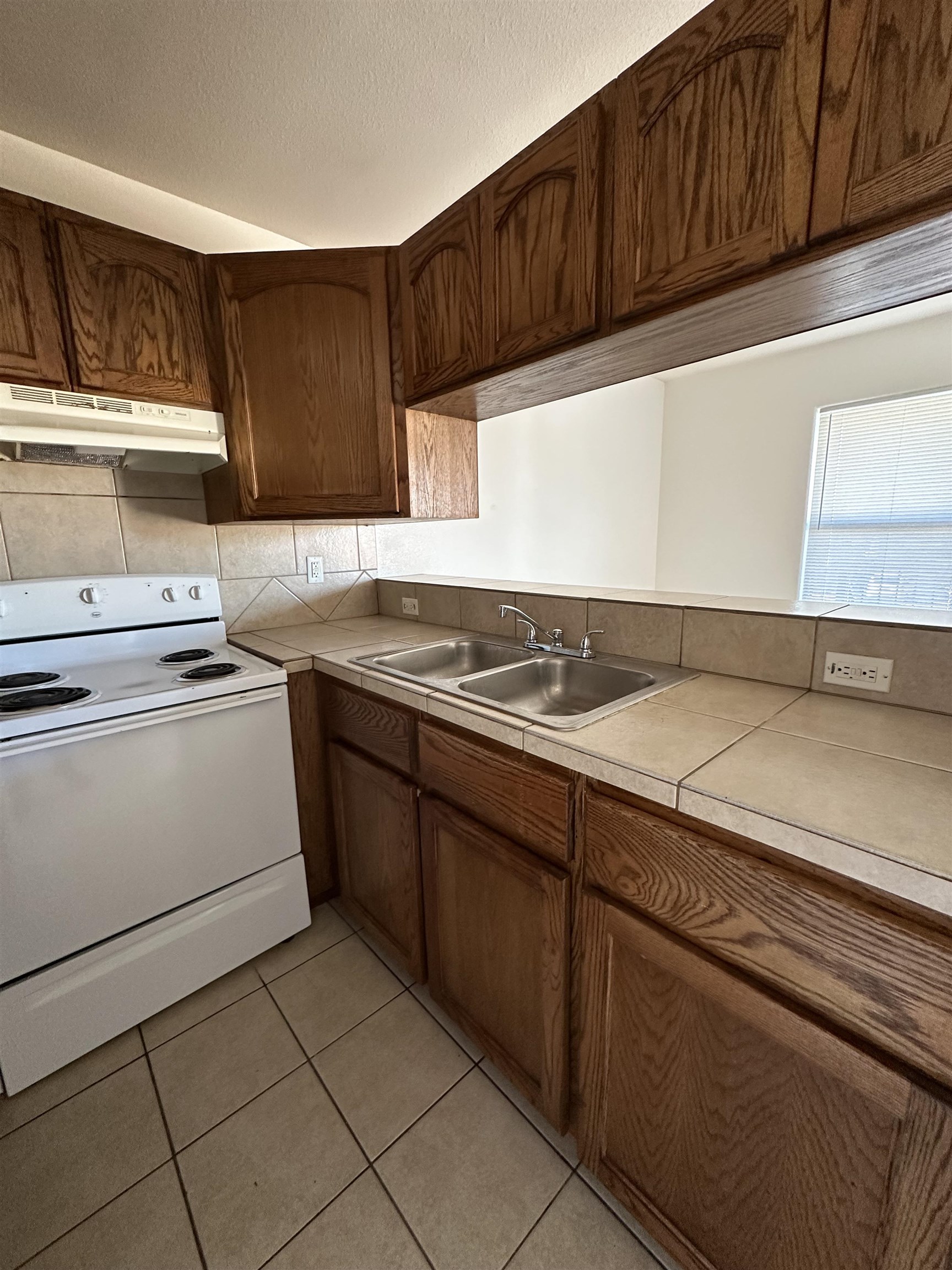 1610 E Plum St 35 Property Photo 8