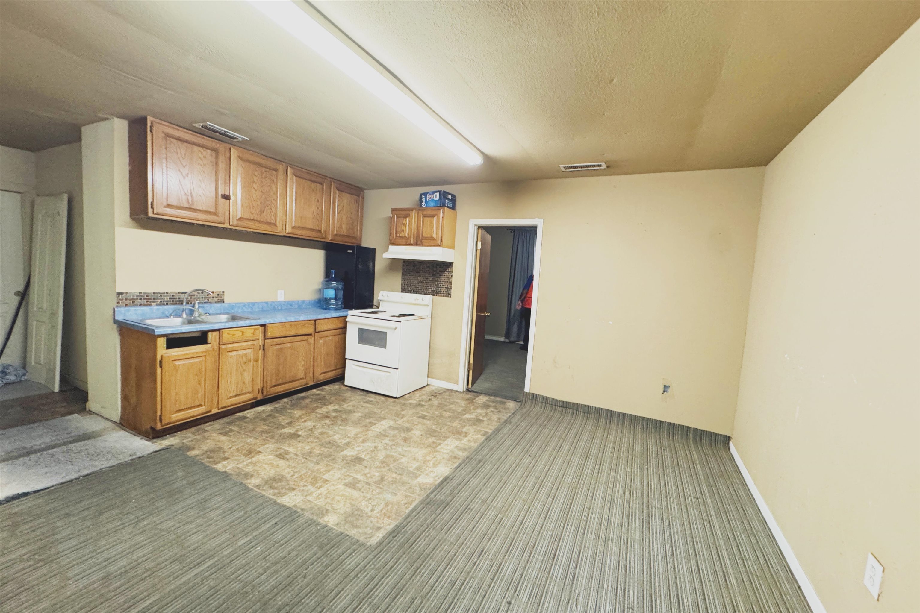 14208 Business Ave Property Photo 33
