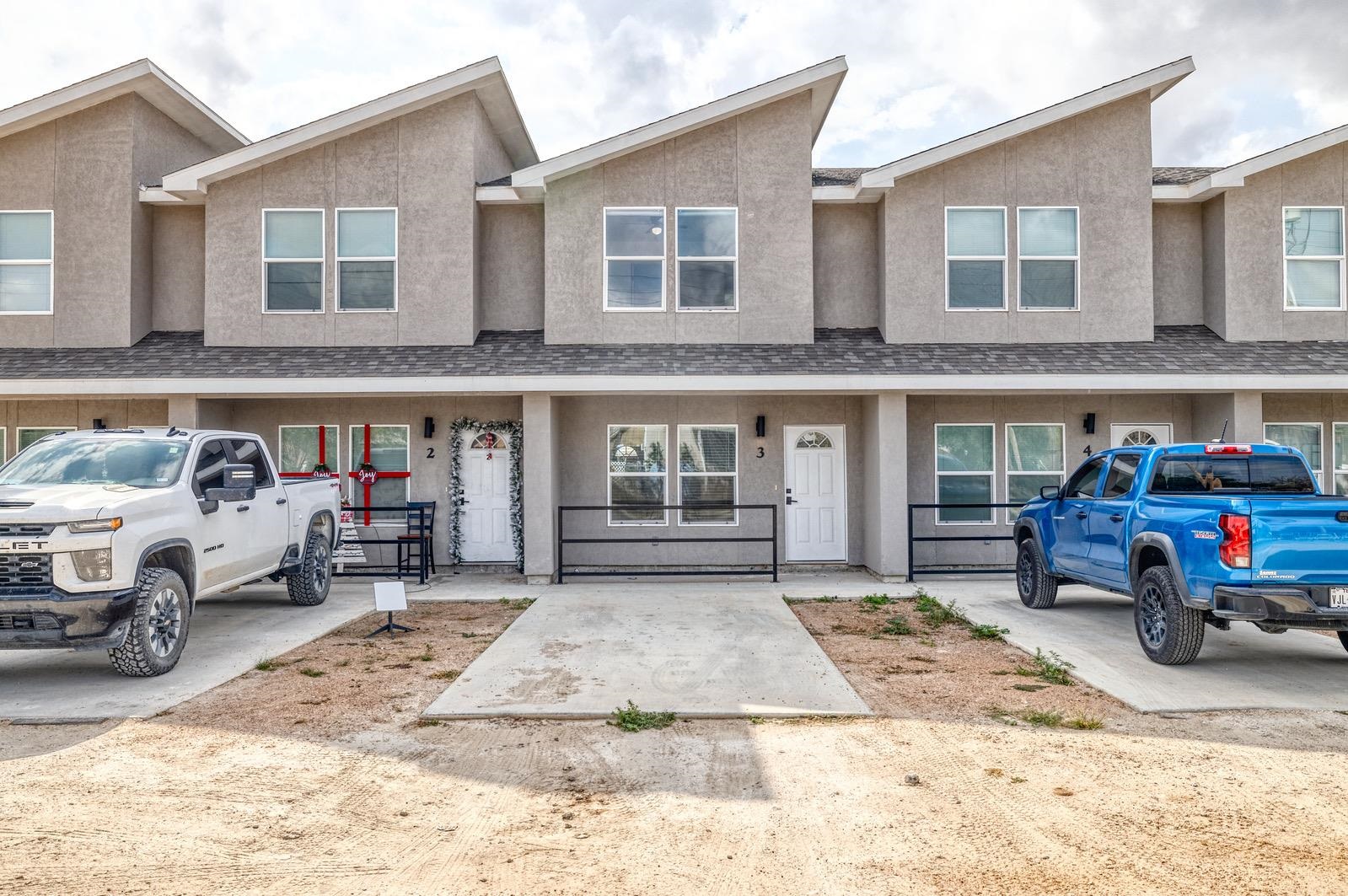 1100 W Houston St