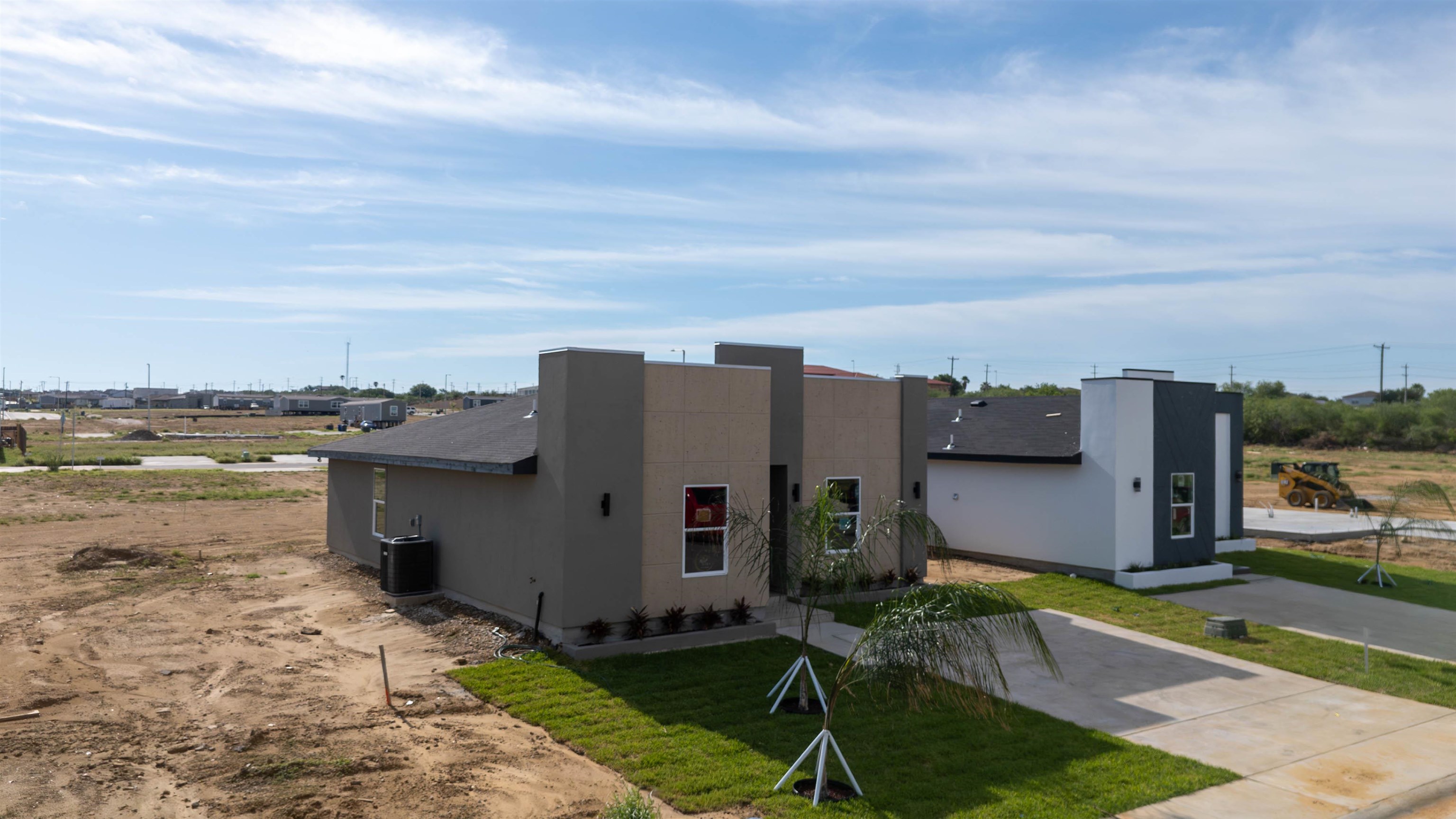 5061 Luna Grande Lp. Property Photo 3