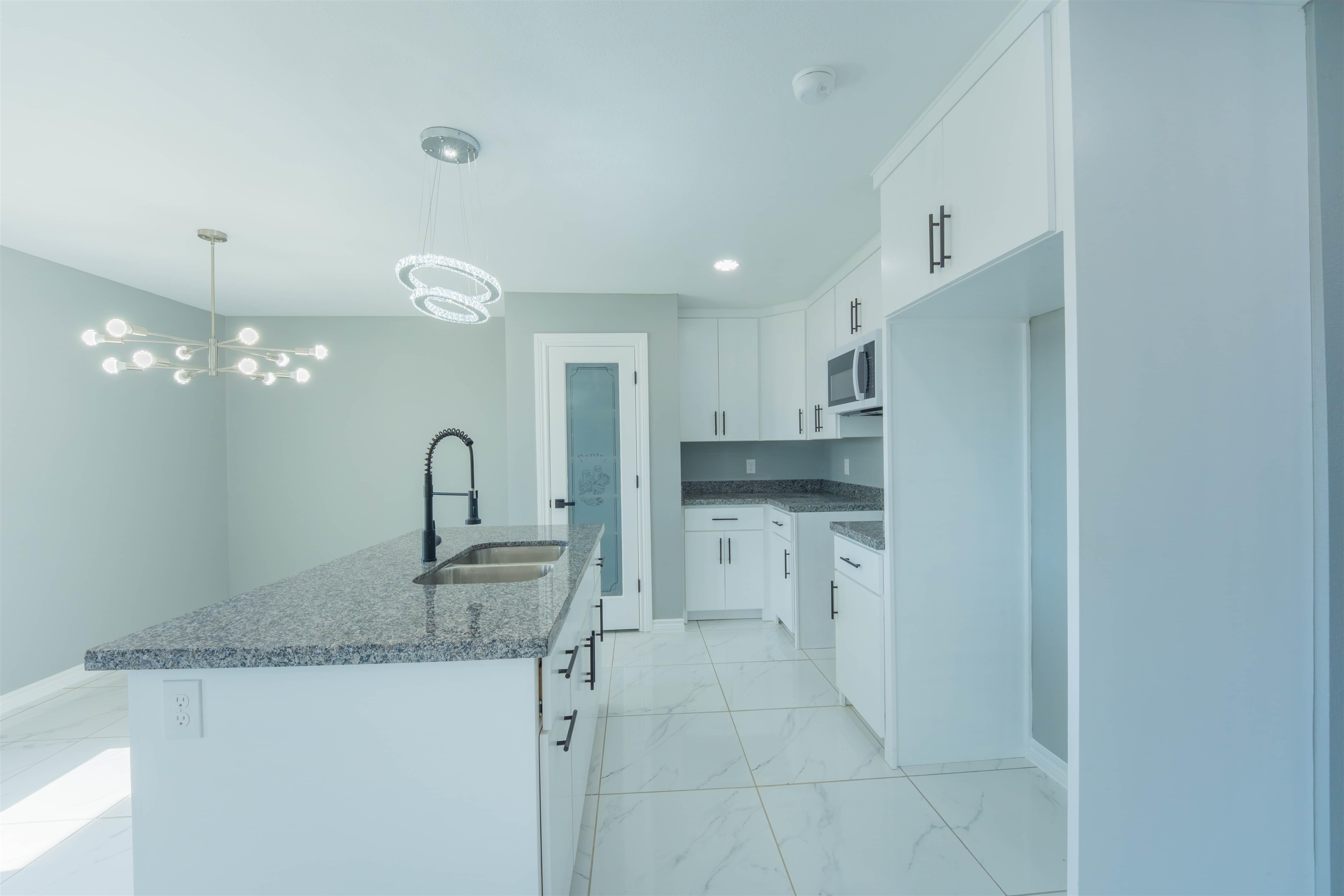 5061 Luna Grande Lp. Property Photo 8