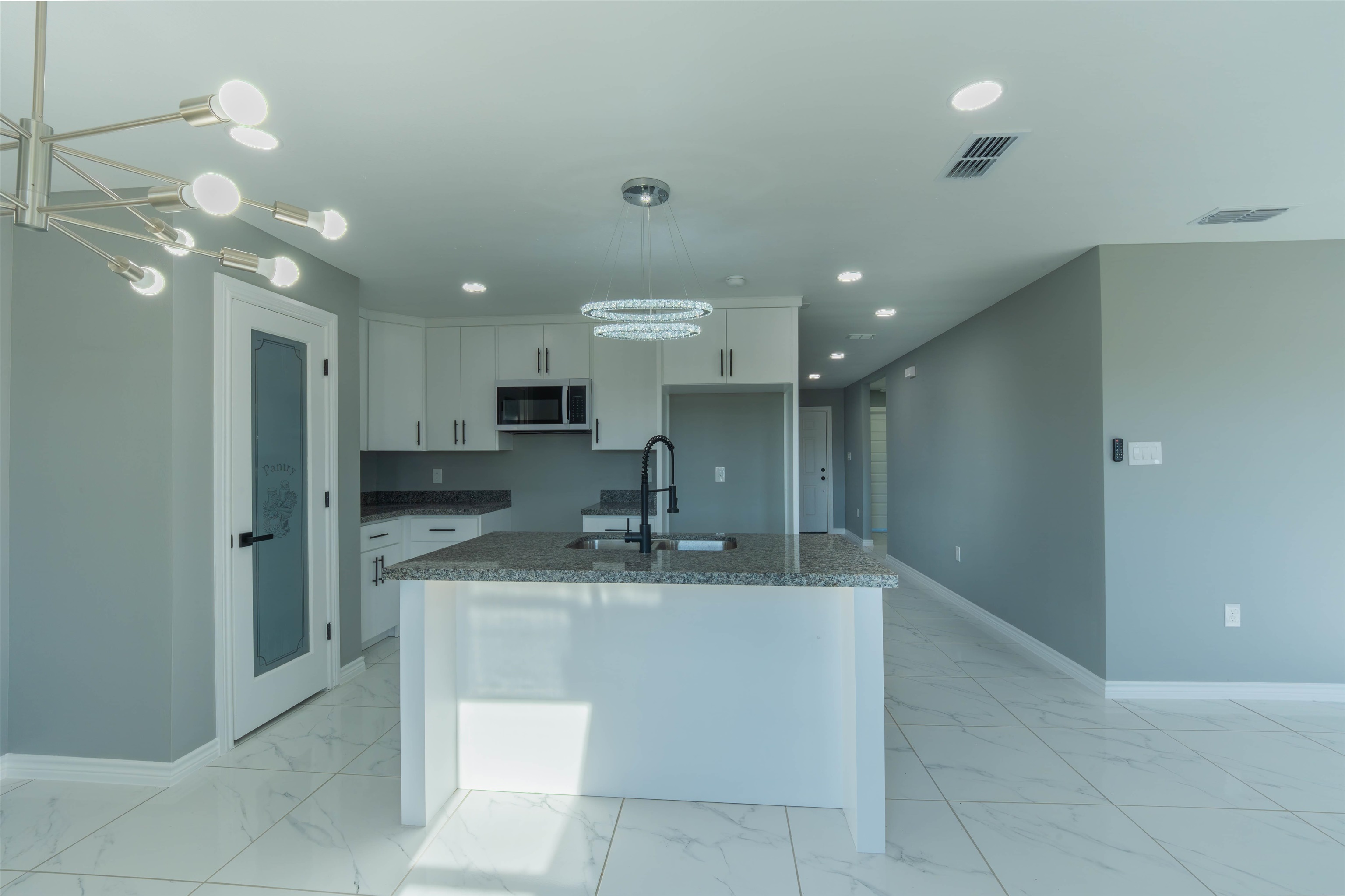 5061 Luna Grande Lp. Property Photo 10