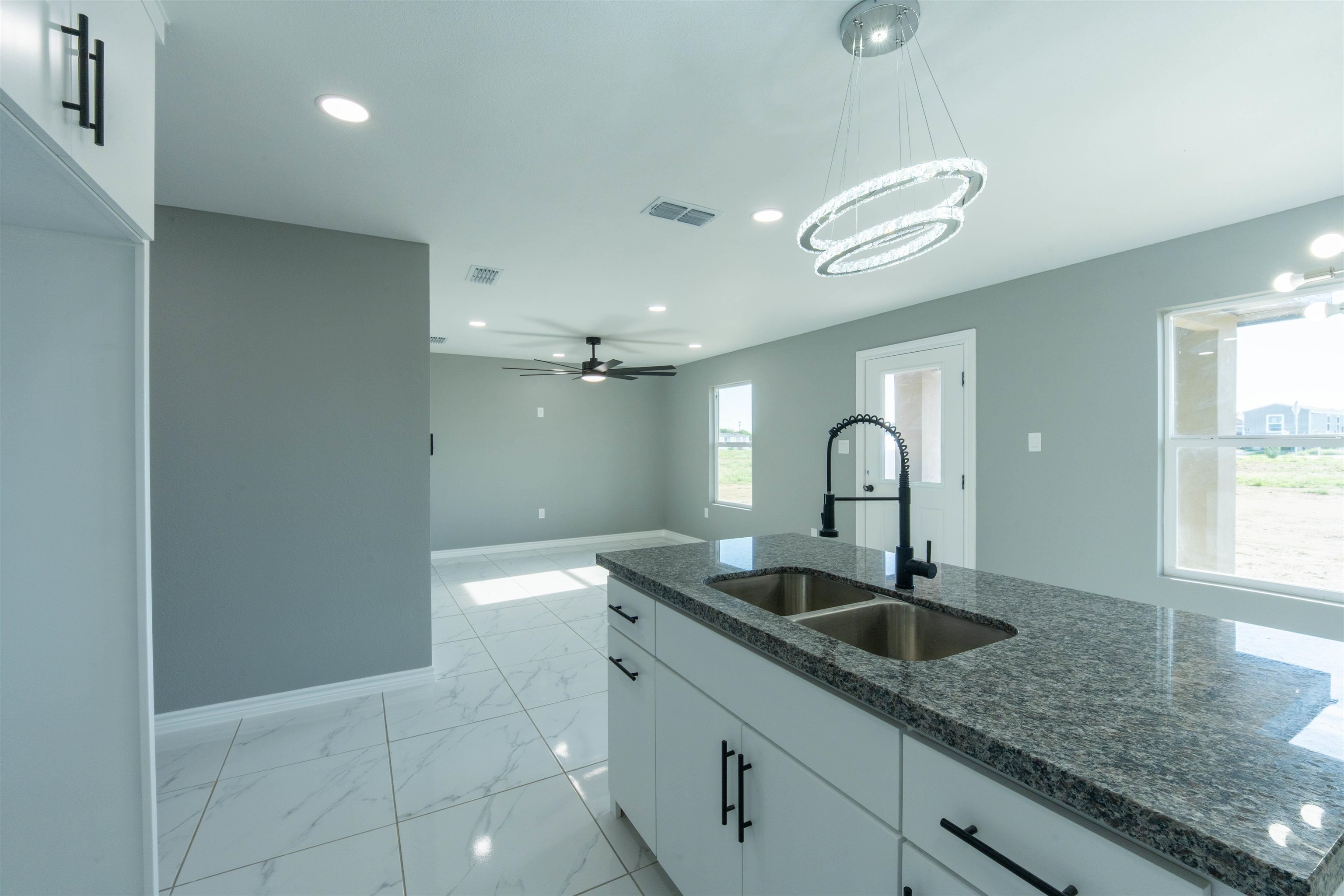 5061 Luna Grande Lp. Property Photo 12