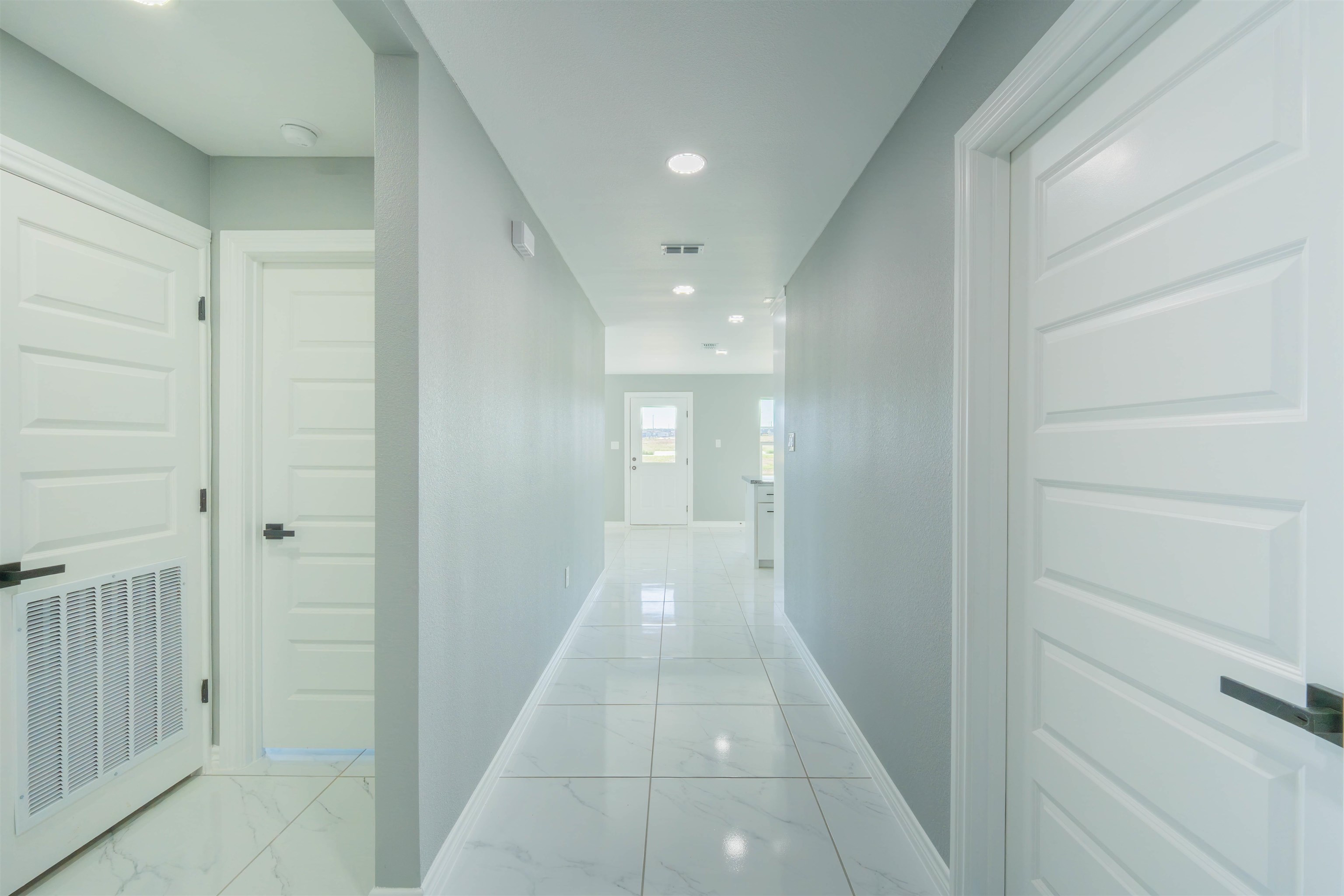 5061 Luna Grande Lp. Property Photo 14