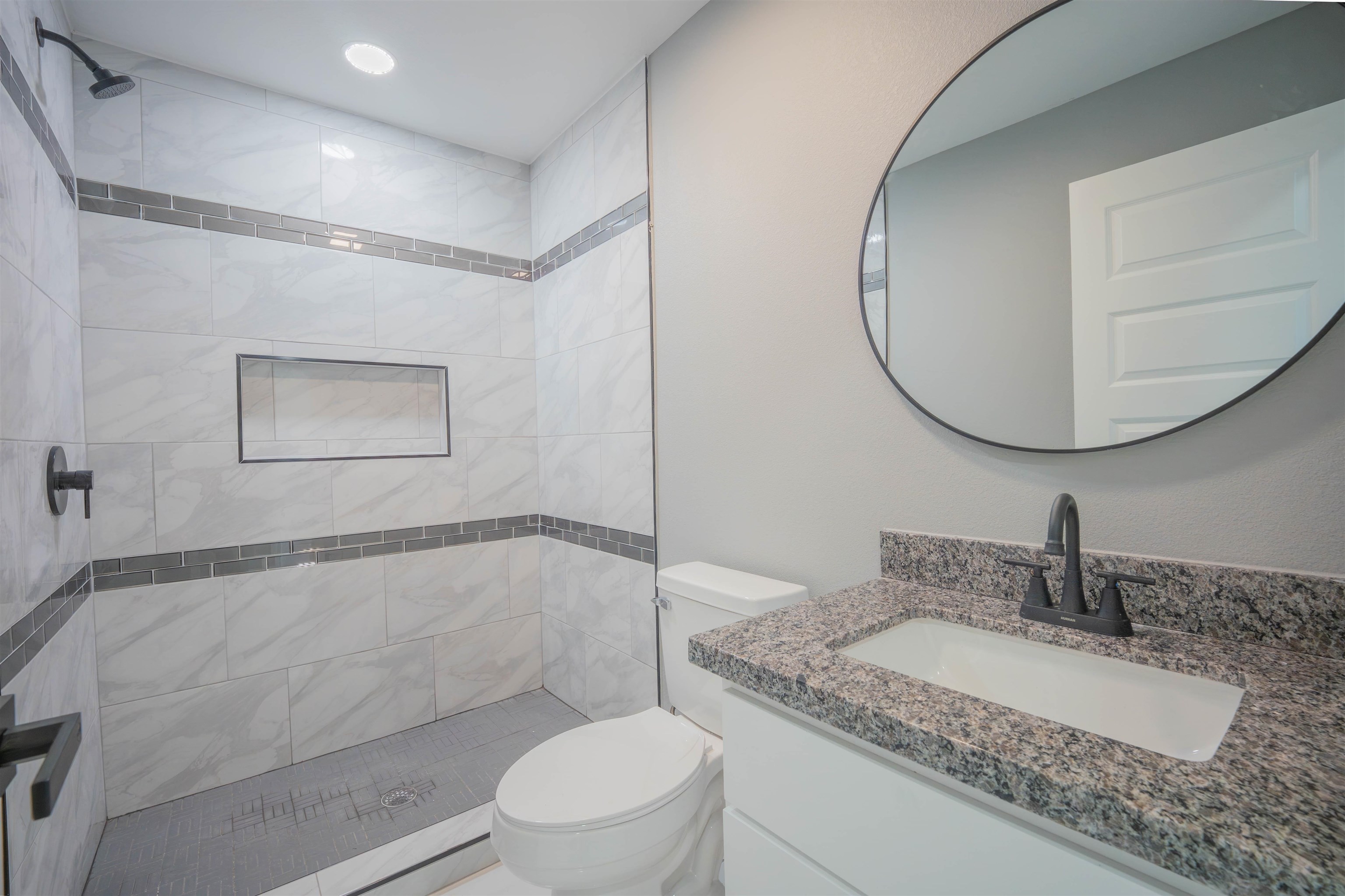 5061 Luna Grande Lp. Property Photo 23