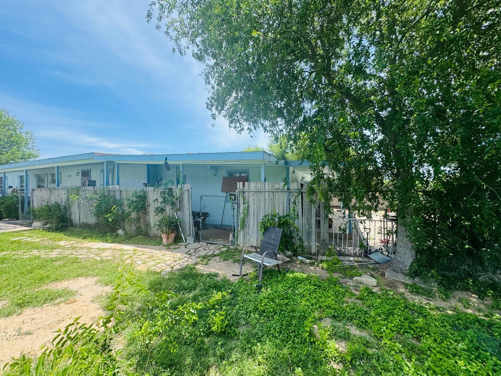 917 Flag St Property Photo 1