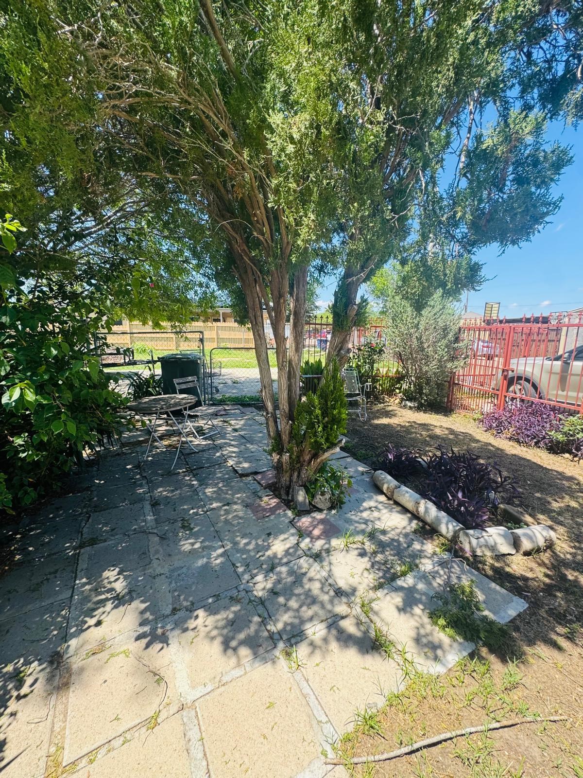917 Flag St Property Photo 14