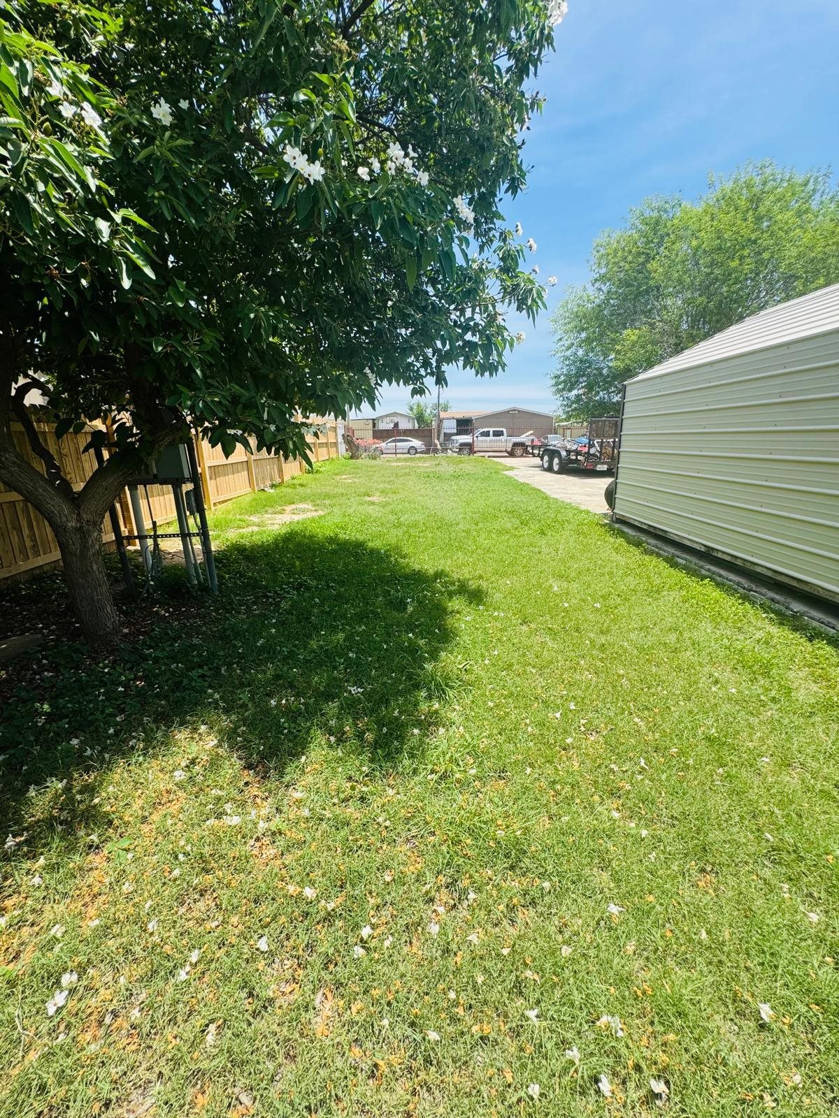 917 Flag St Property Photo 18