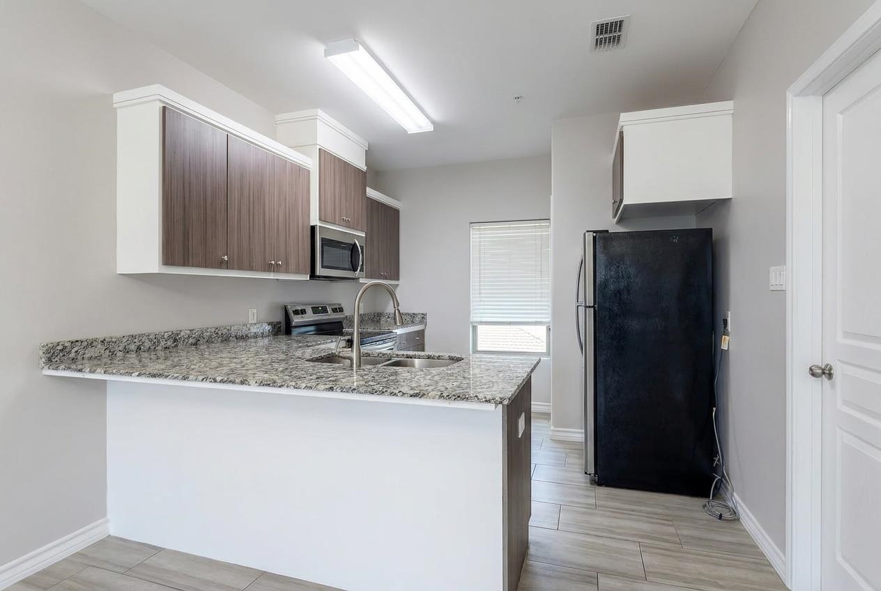 5601 Cuenca Dr F Property Photo 3