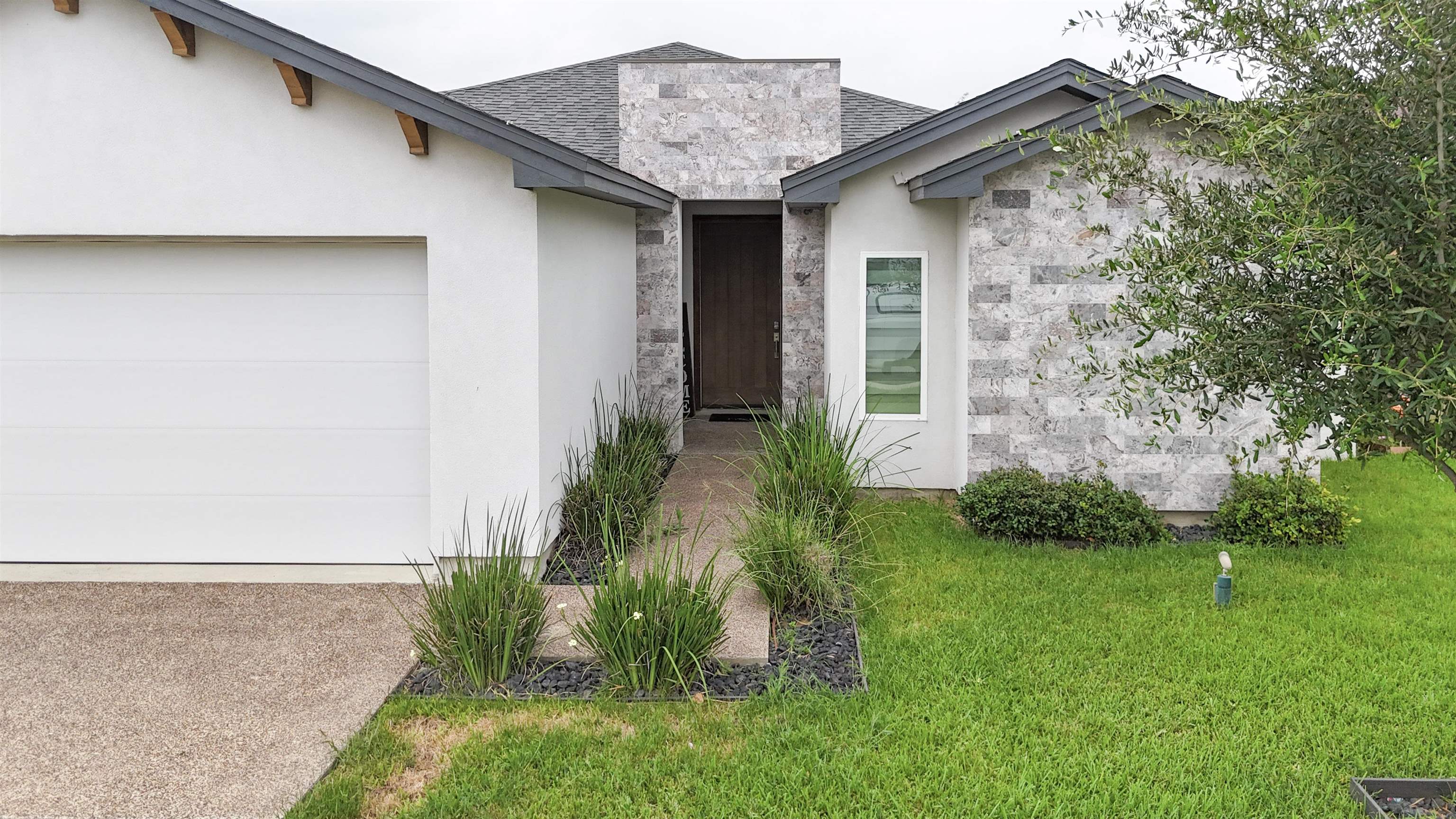 2421 Messi St. Property Photo 1