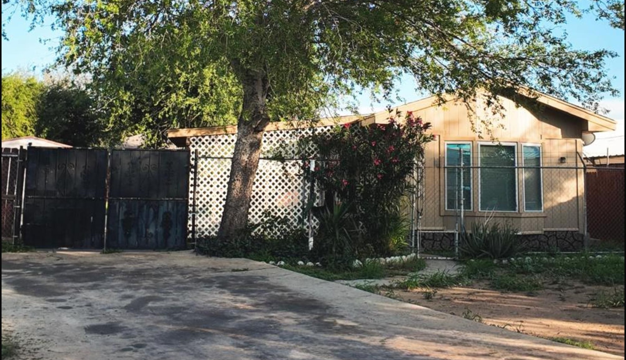 803 E Calais E Pl Property Photo 1