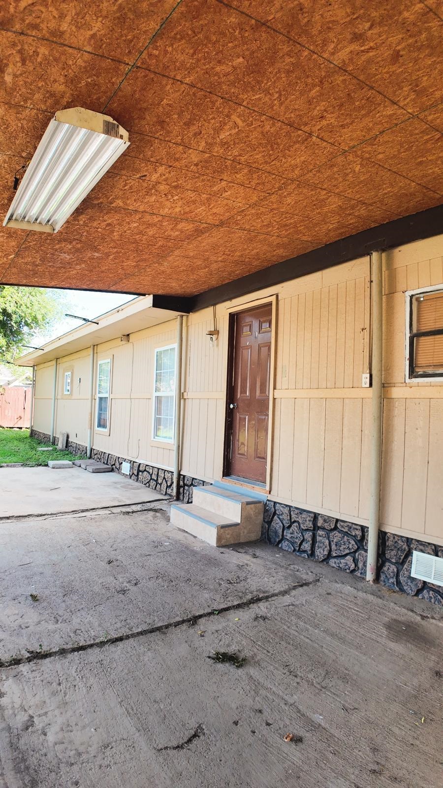 803 E Calais E Pl Property Photo 3