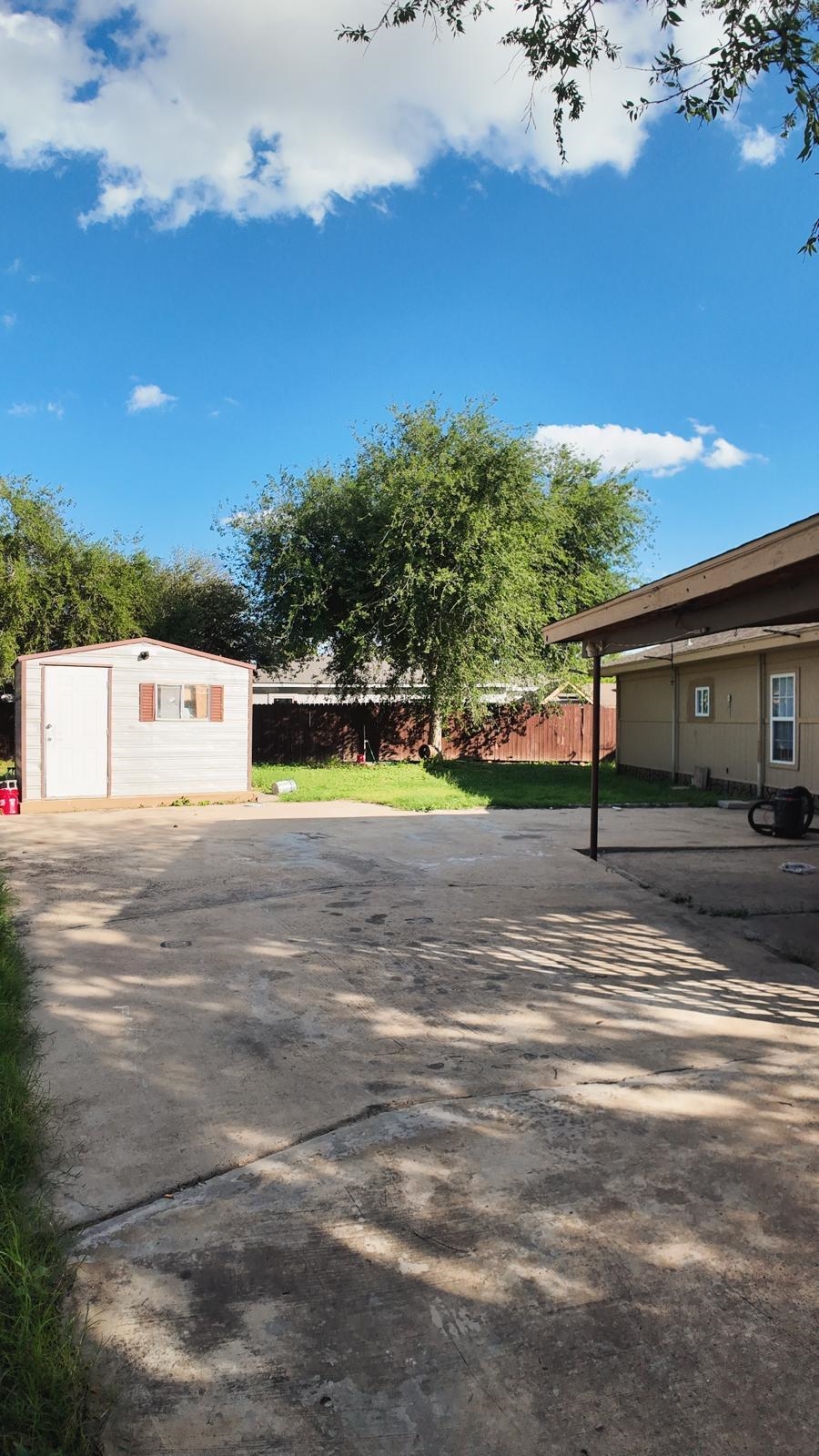 803 E Calais E Pl Property Photo 14