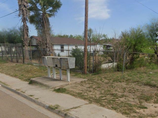 424 Morales Property Photo 2