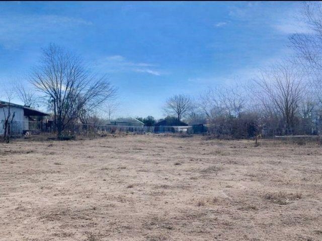 424 Morales Property Photo 3