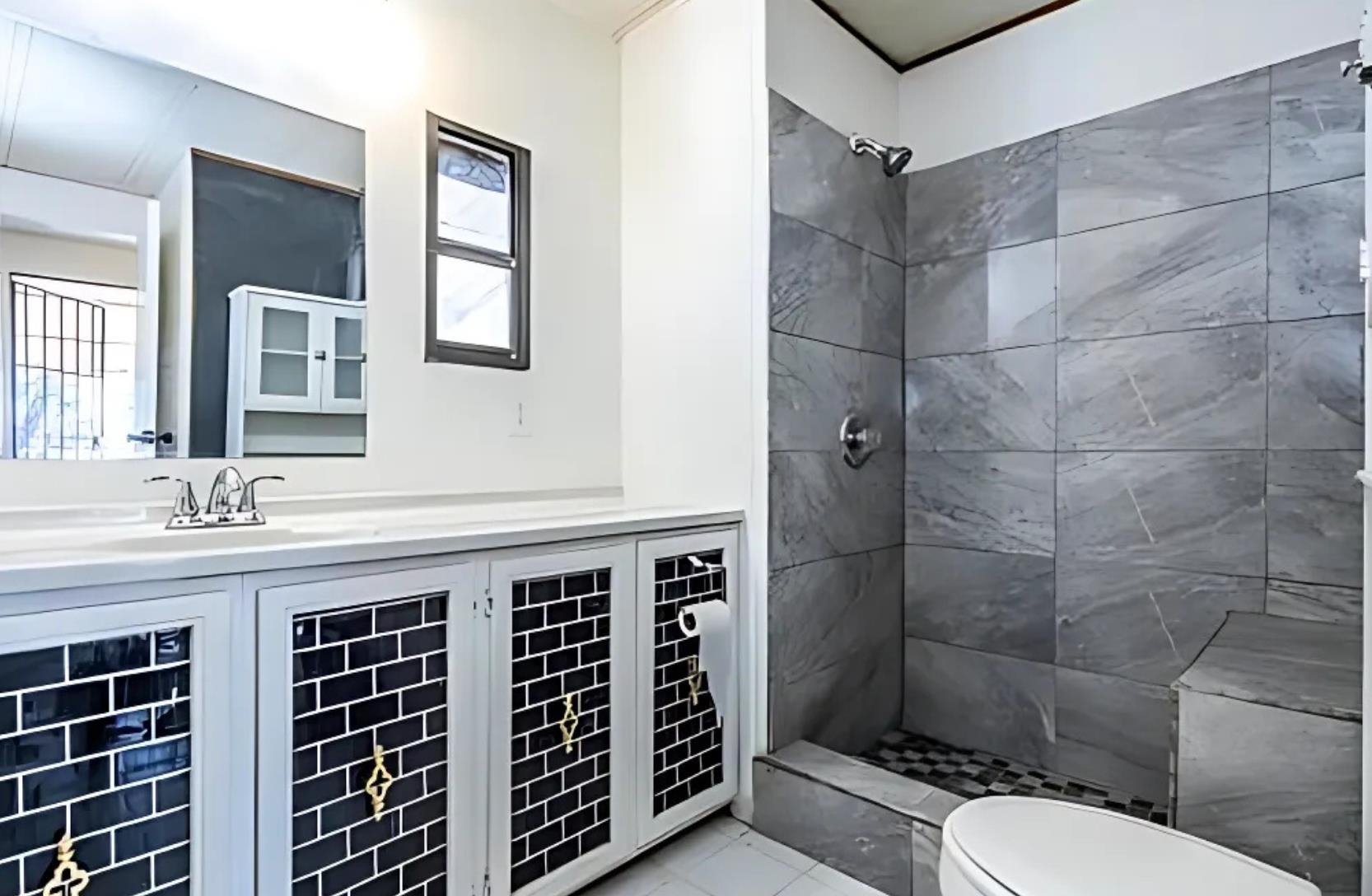 100 Blossum Blvd. Property Photo 14