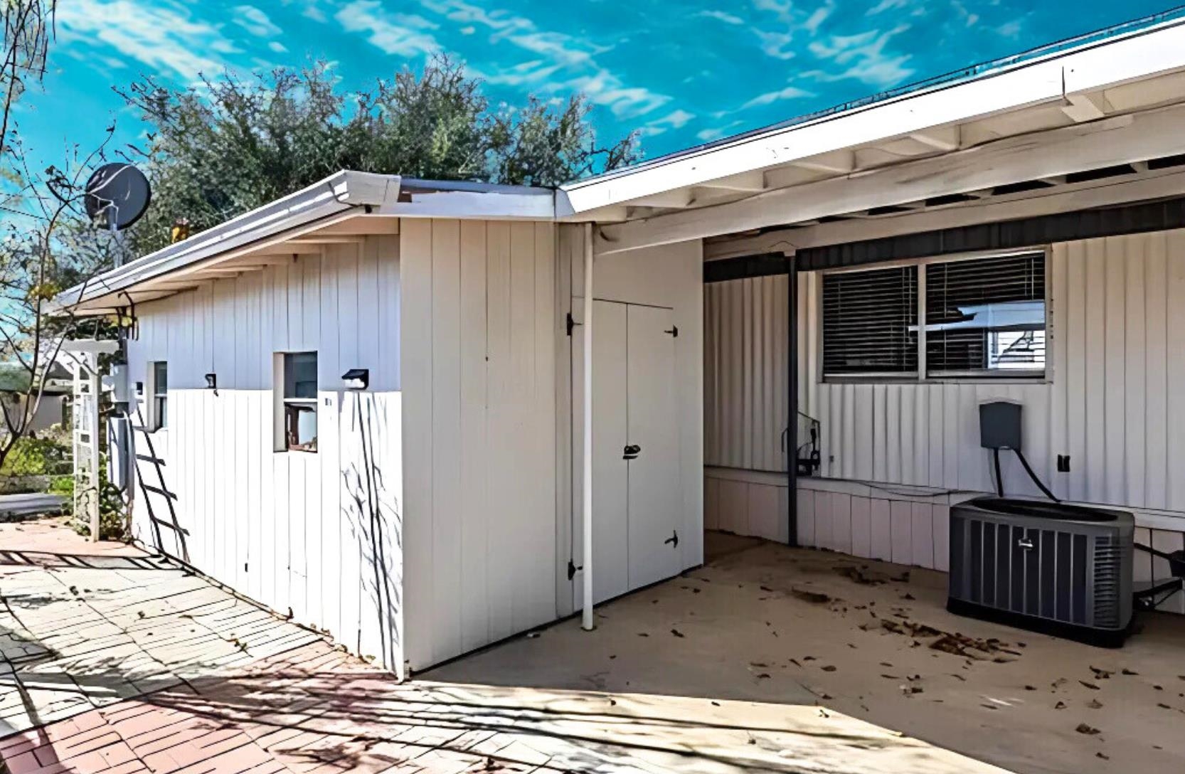 100 Blossum Blvd. Property Photo 22