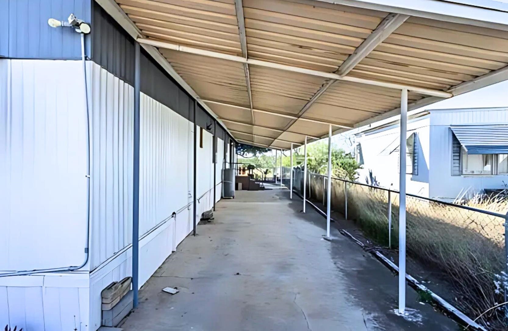 100 Blossum Blvd. Property Photo 23
