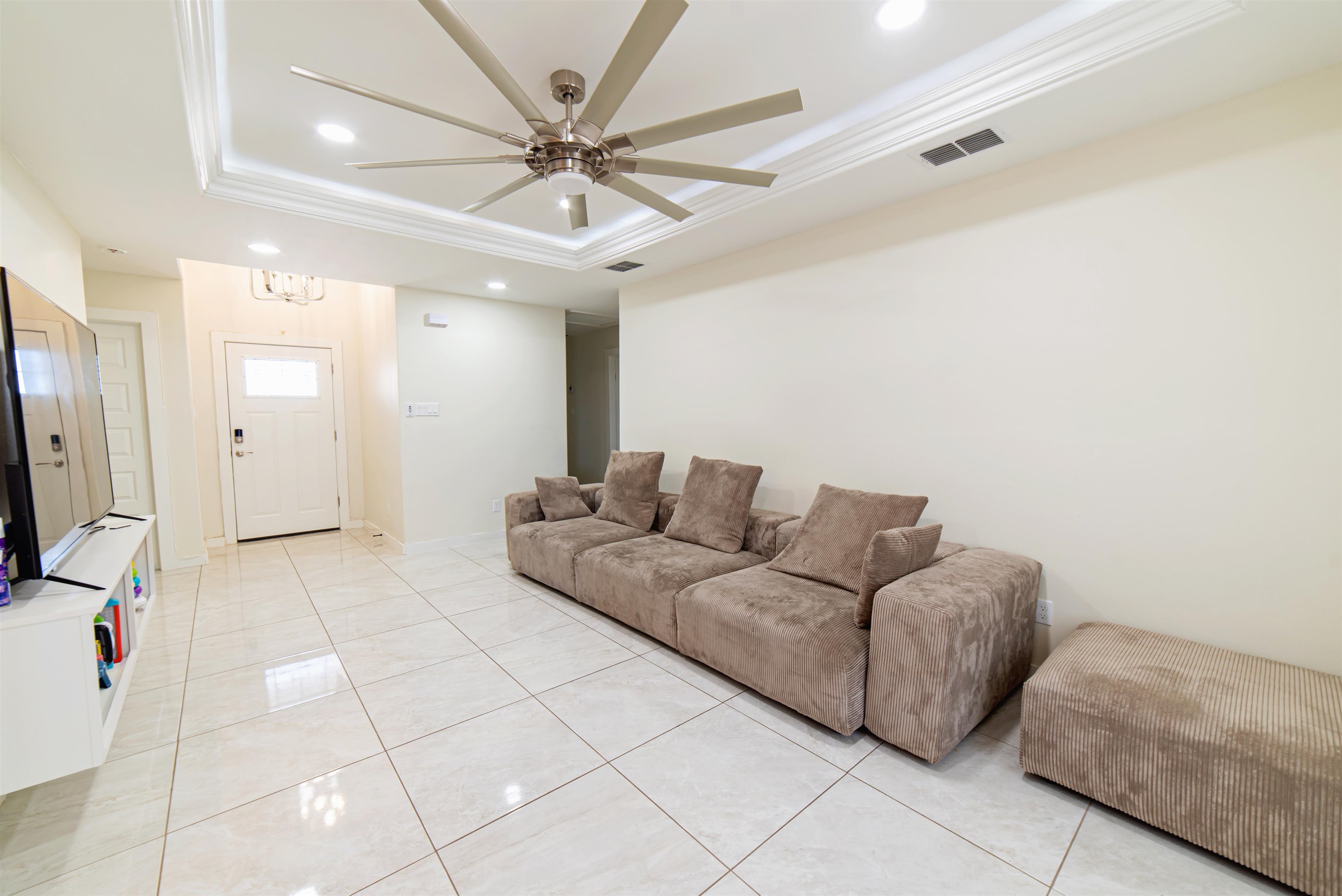 5108 Plasencia Ln. Property Photo 4