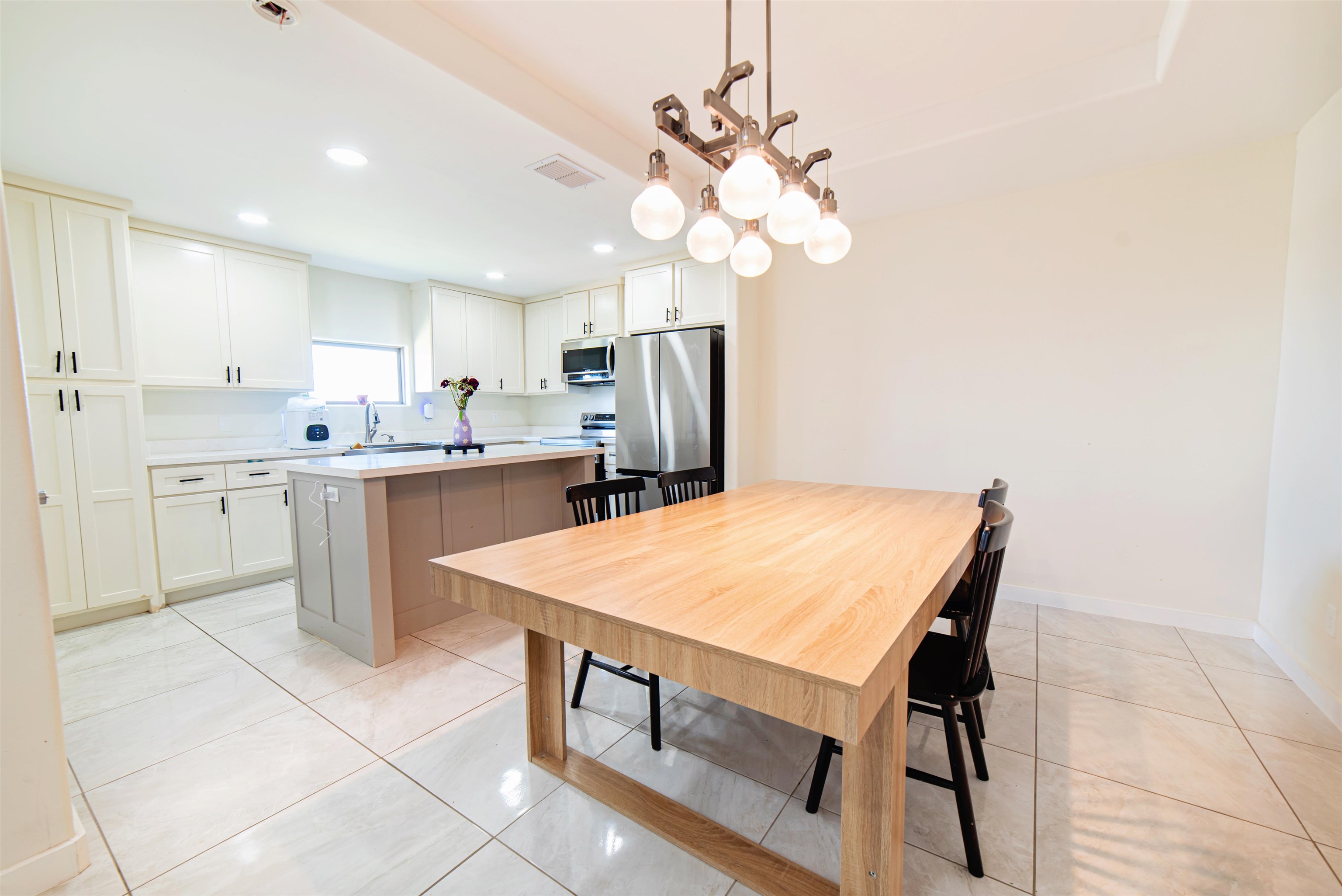 5108 Plasencia Ln. Property Photo 6