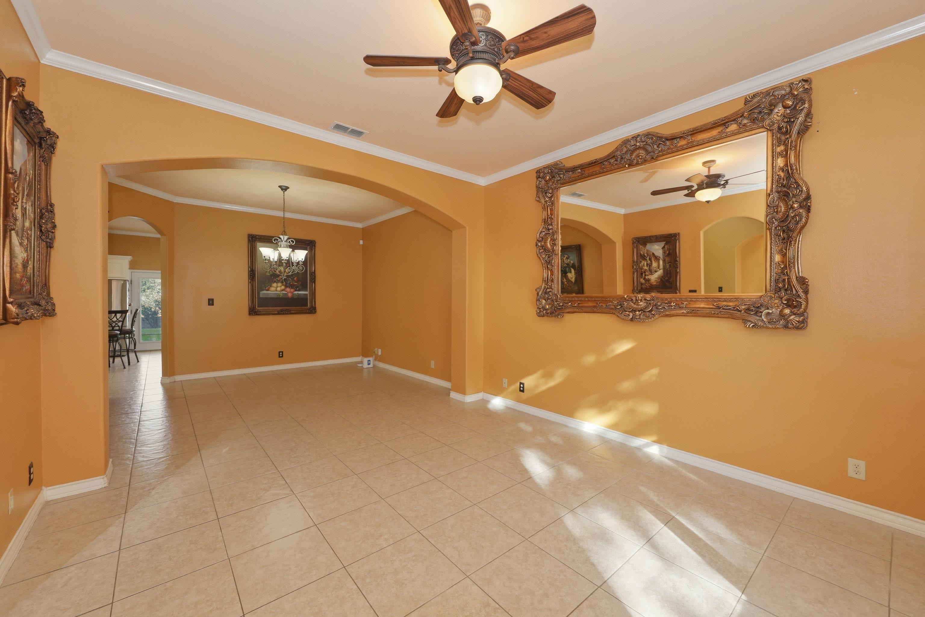 10601 Porfirio Dr Property Photo 4