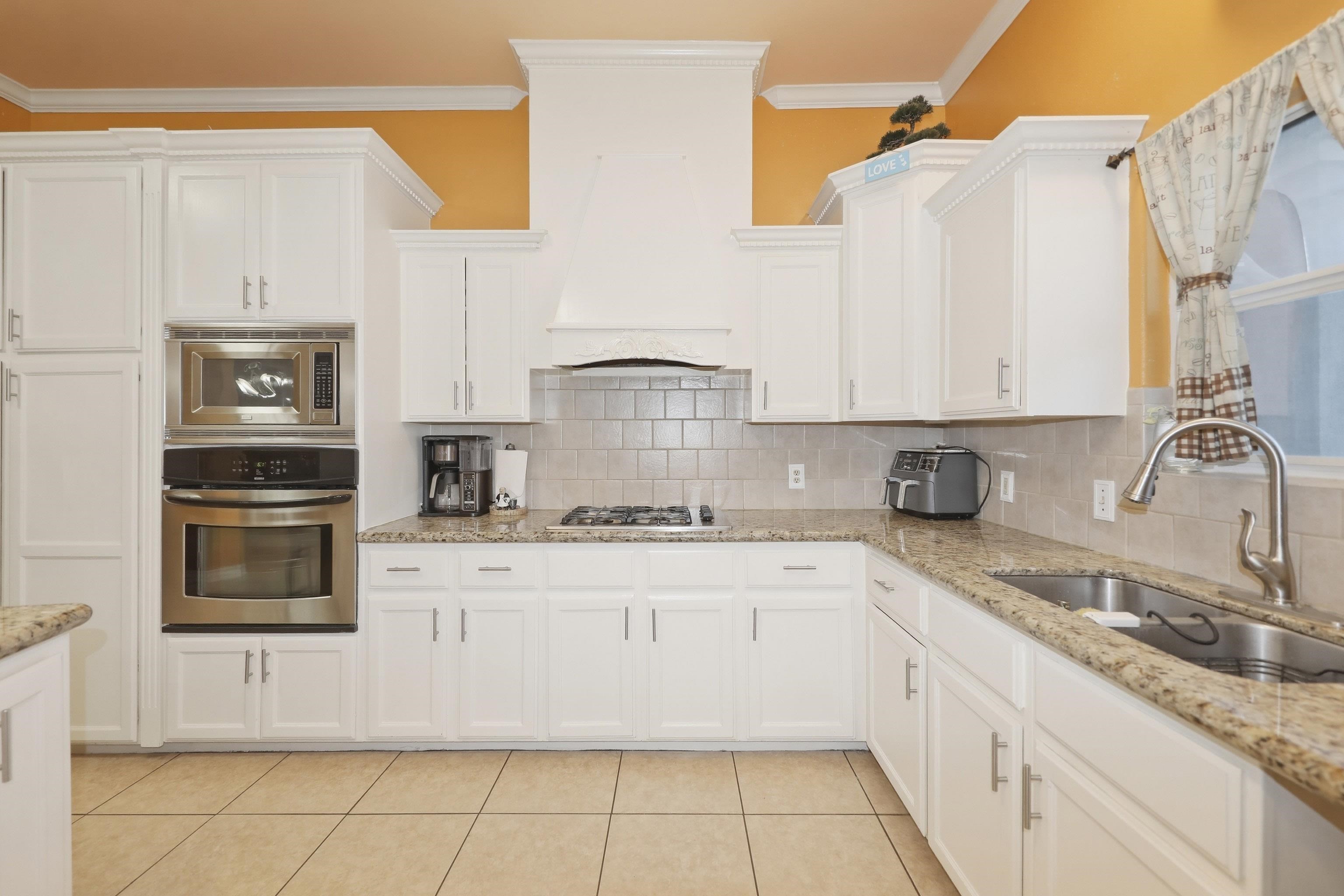 10601 Porfirio Dr Property Photo 10