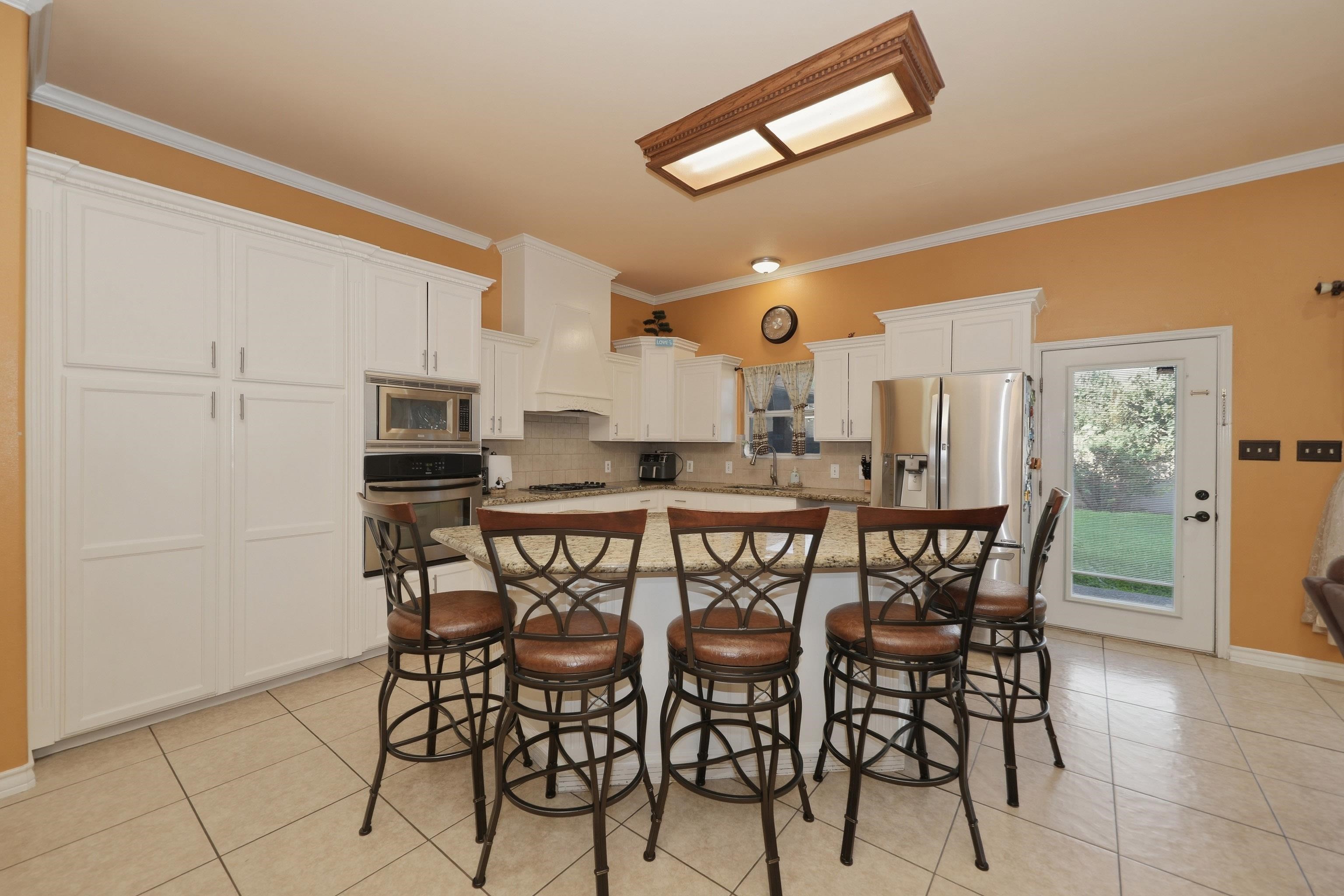10601 Porfirio Dr Property Photo 13