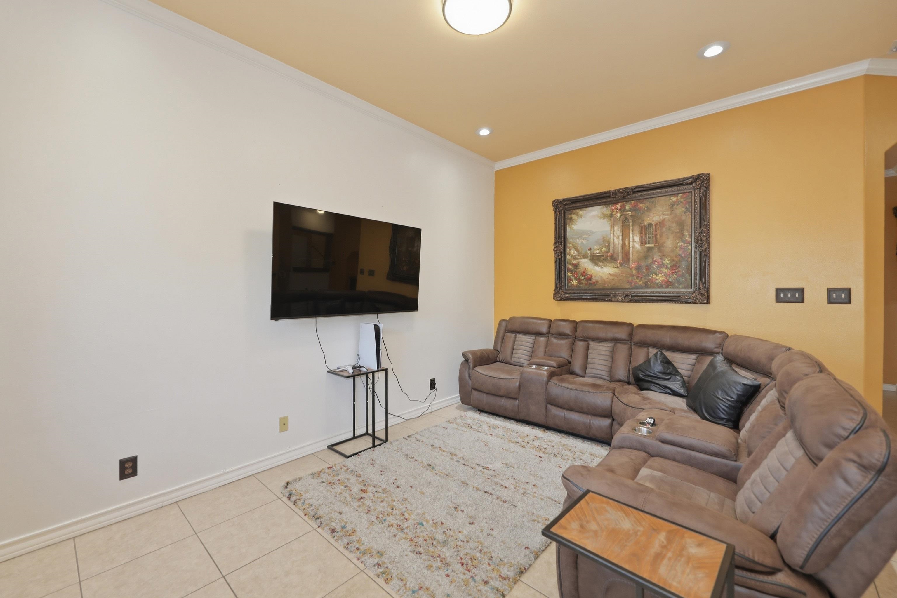 10601 Porfirio Dr Property Photo 14
