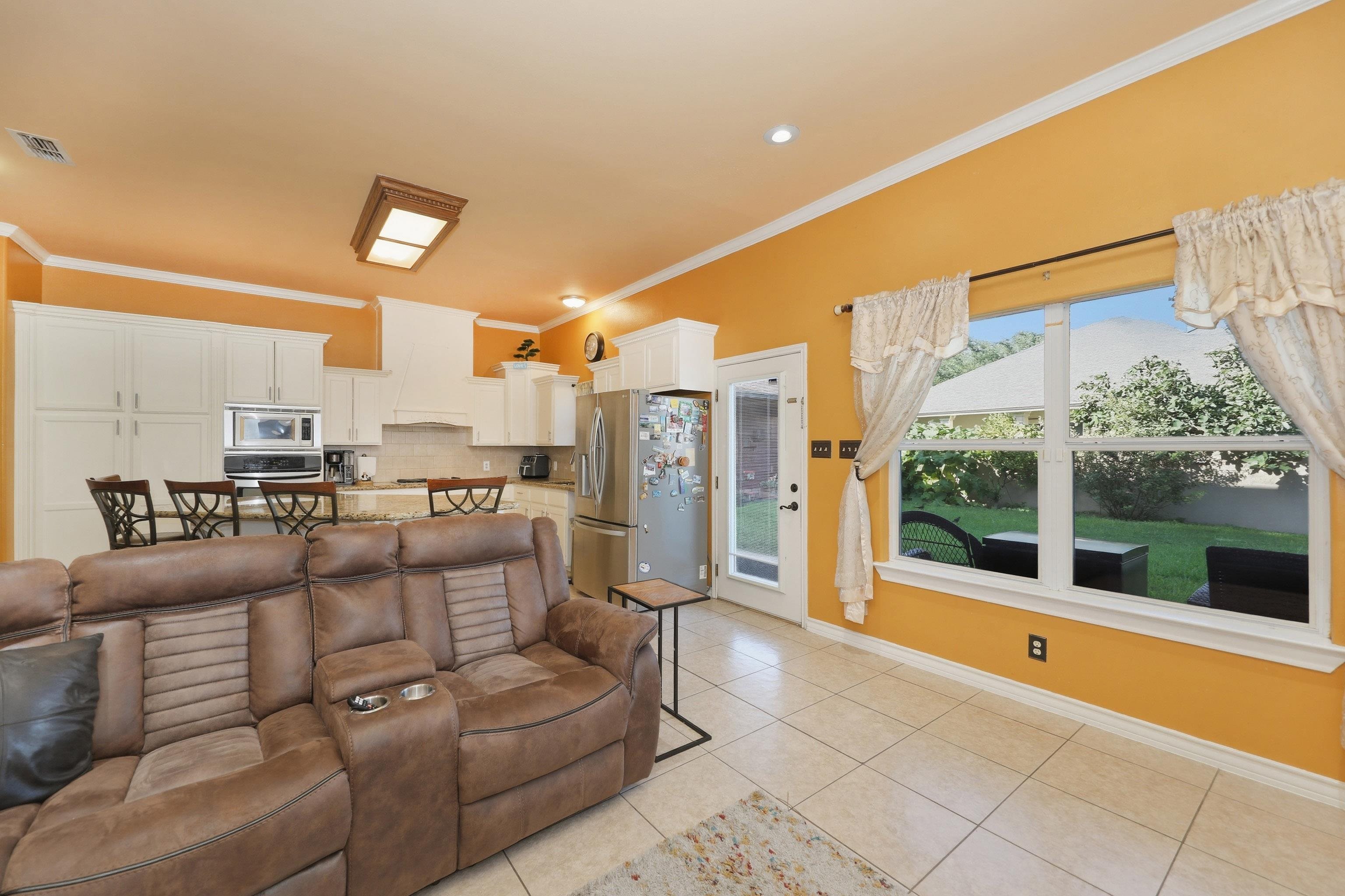 10601 Porfirio Dr Property Photo 15