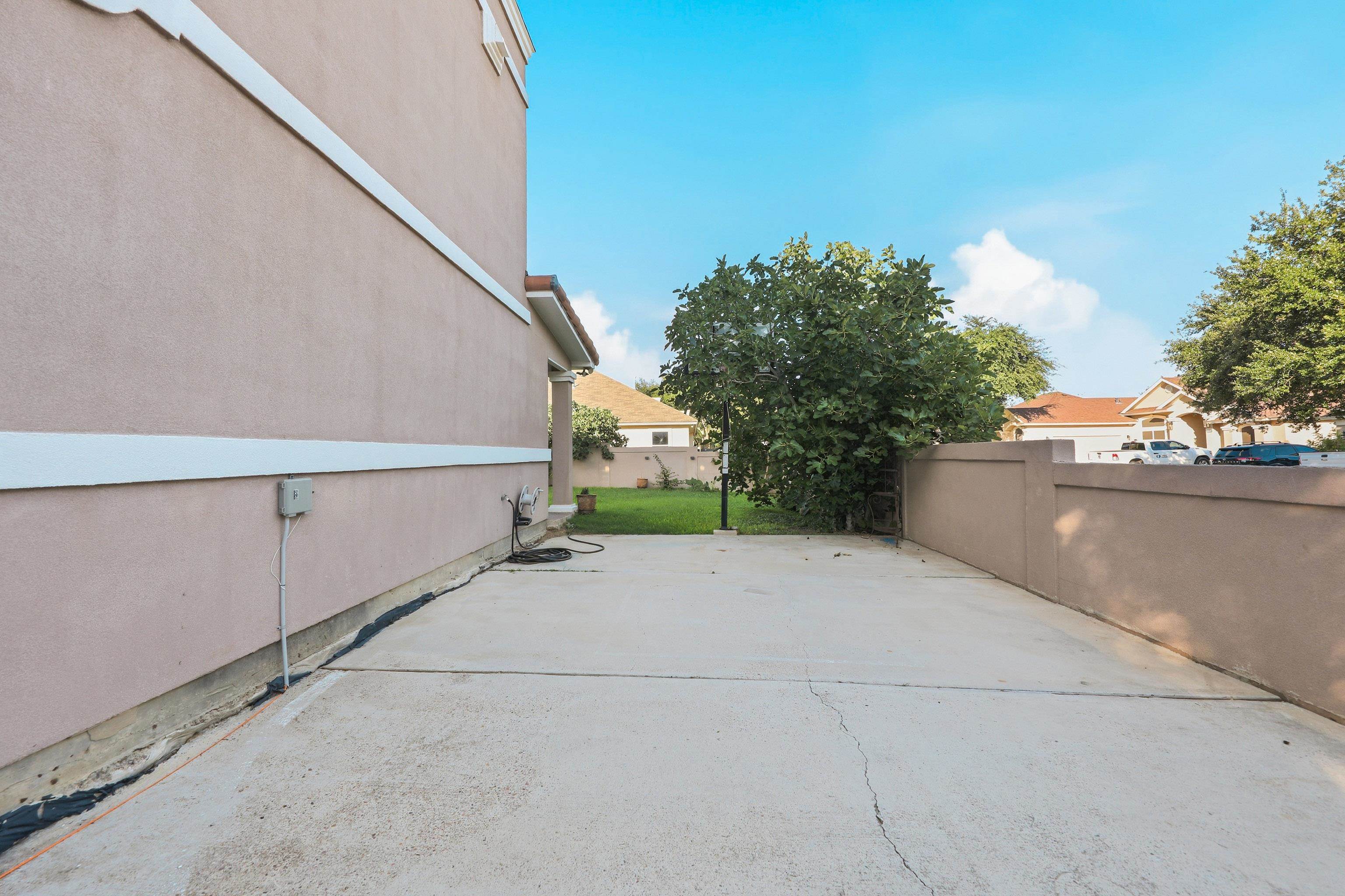 10601 Porfirio Dr Property Photo 37