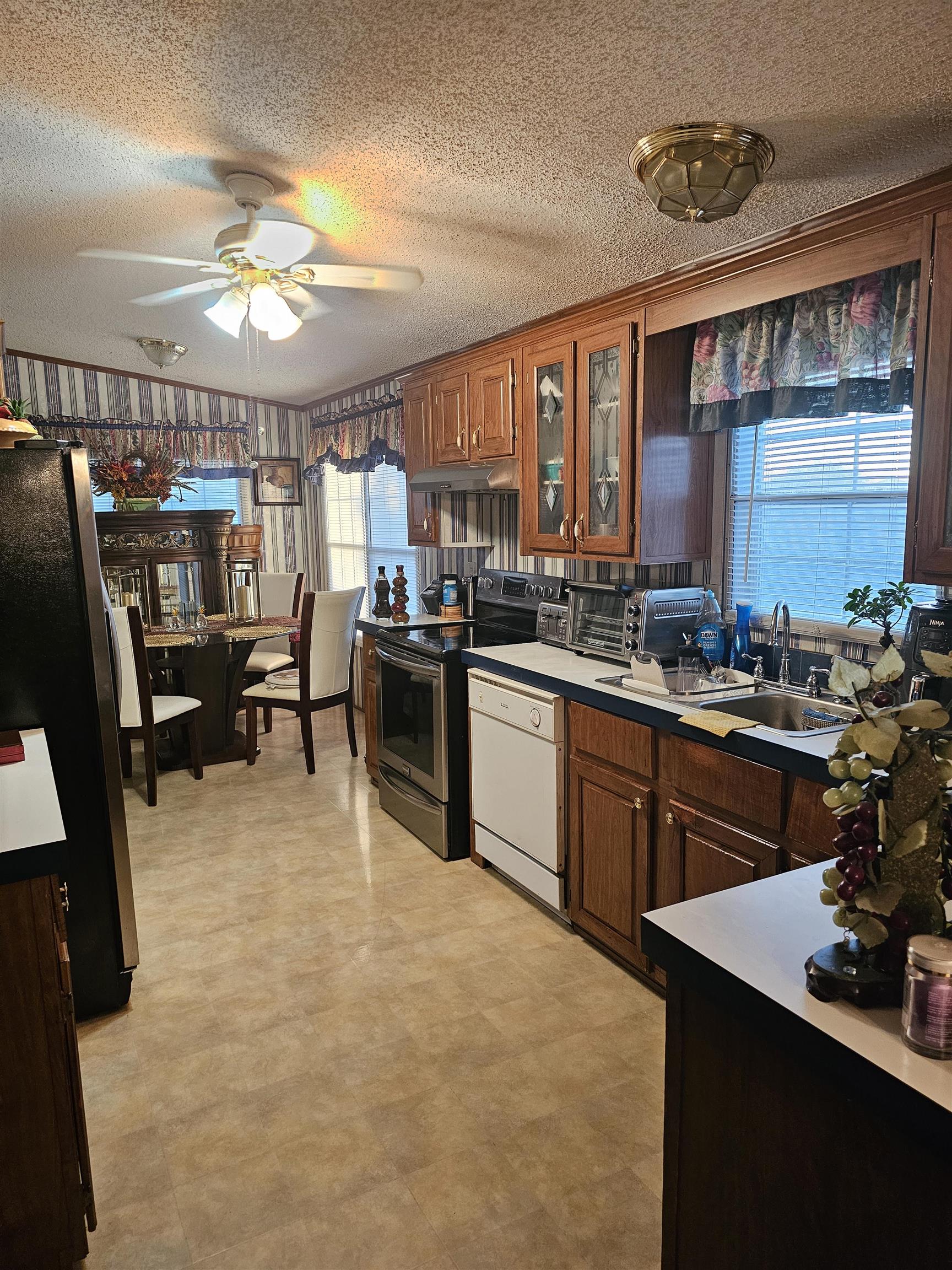 3420 Monclova Dr Property Photo 4